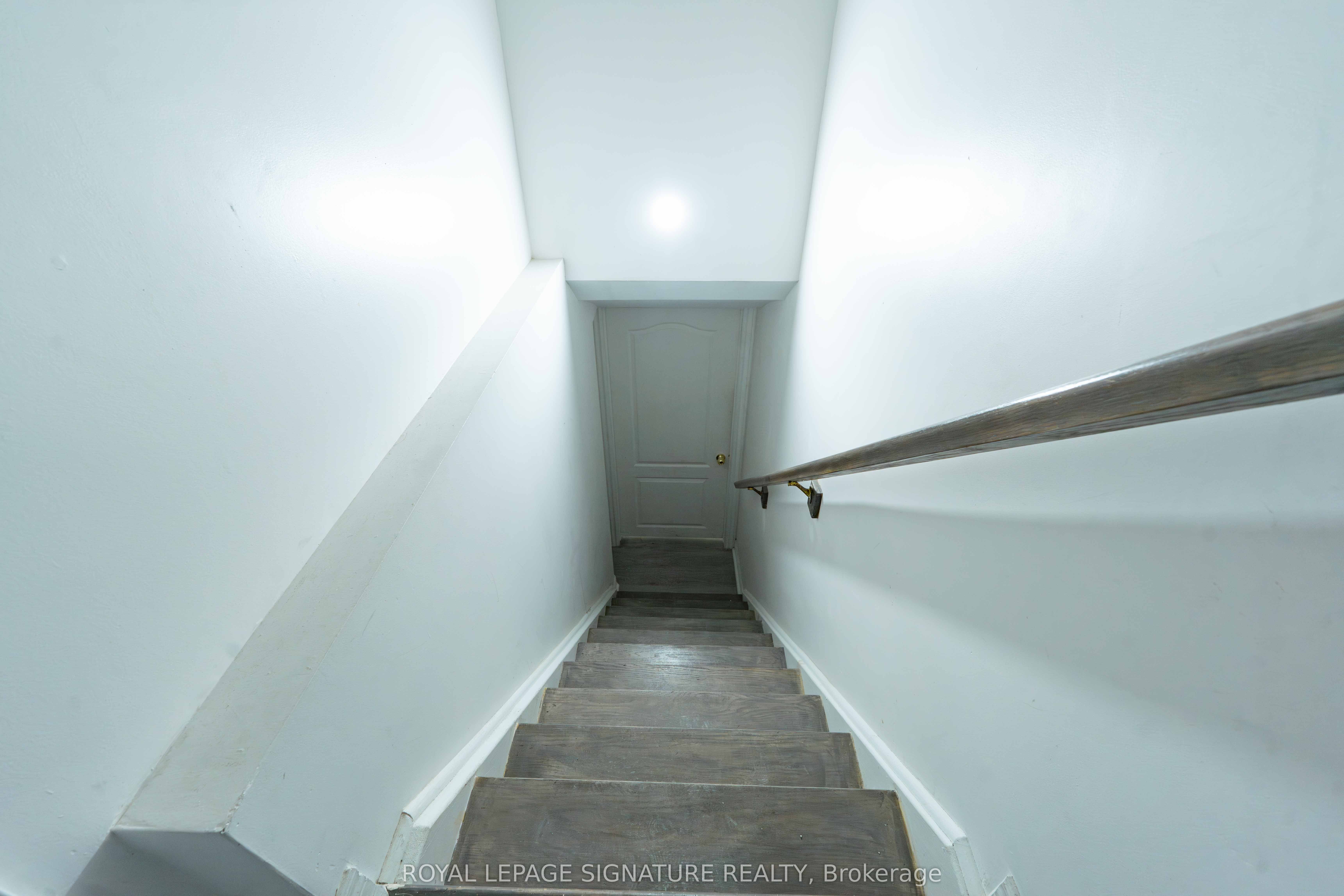 4742 Creditview Road Property Photo 4