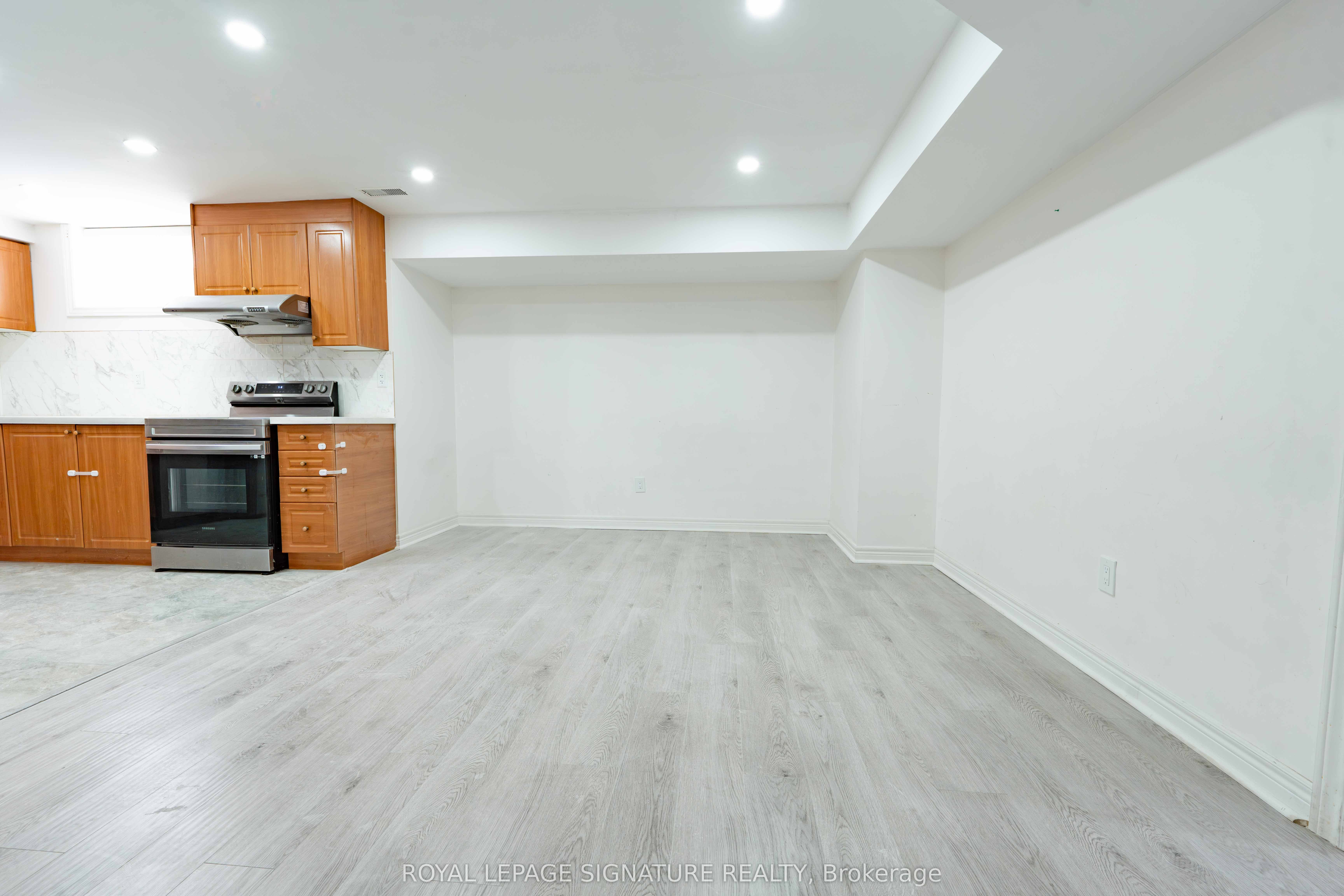 4742 Creditview Road Property Photo 6