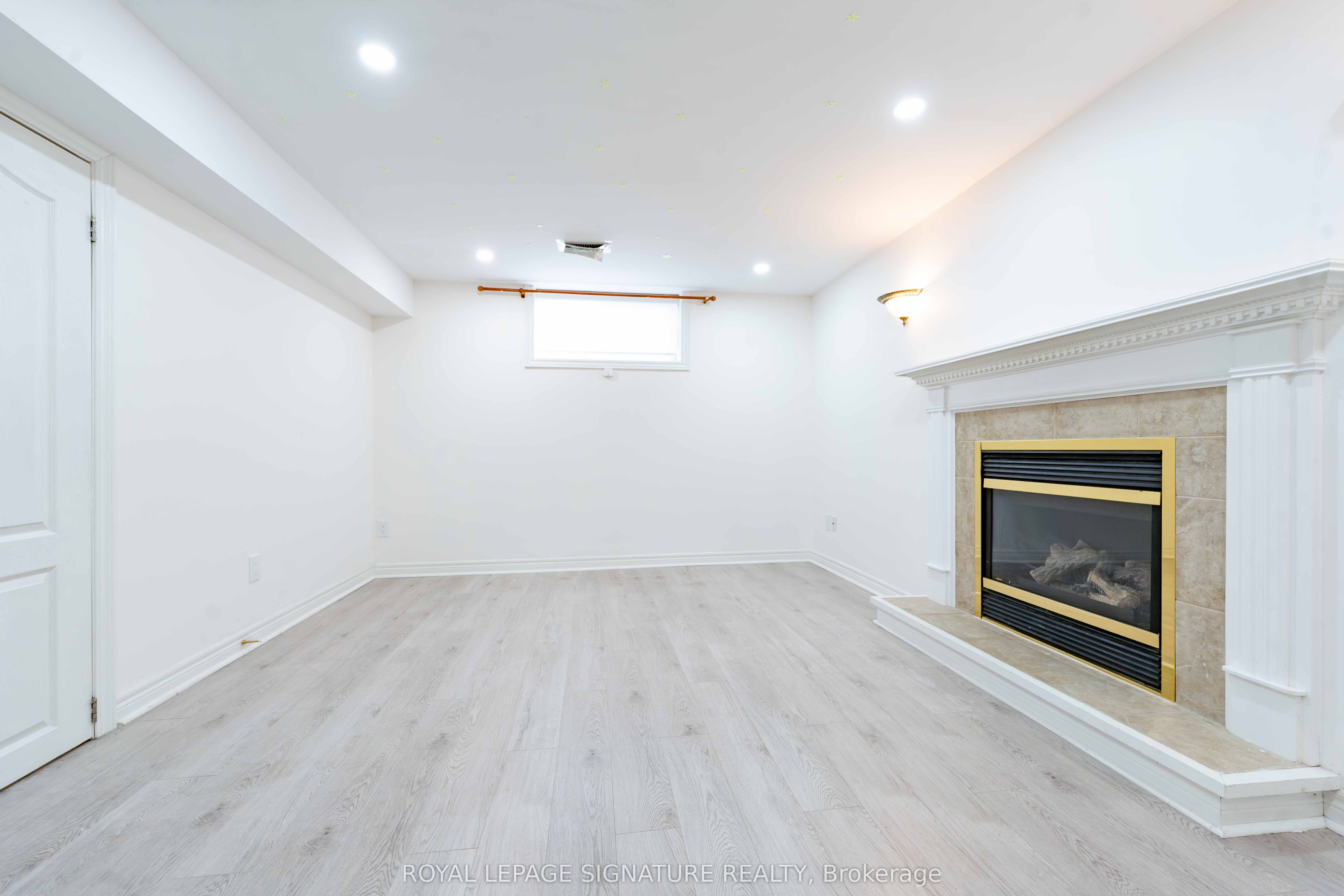 4742 Creditview Road Property Photo 12