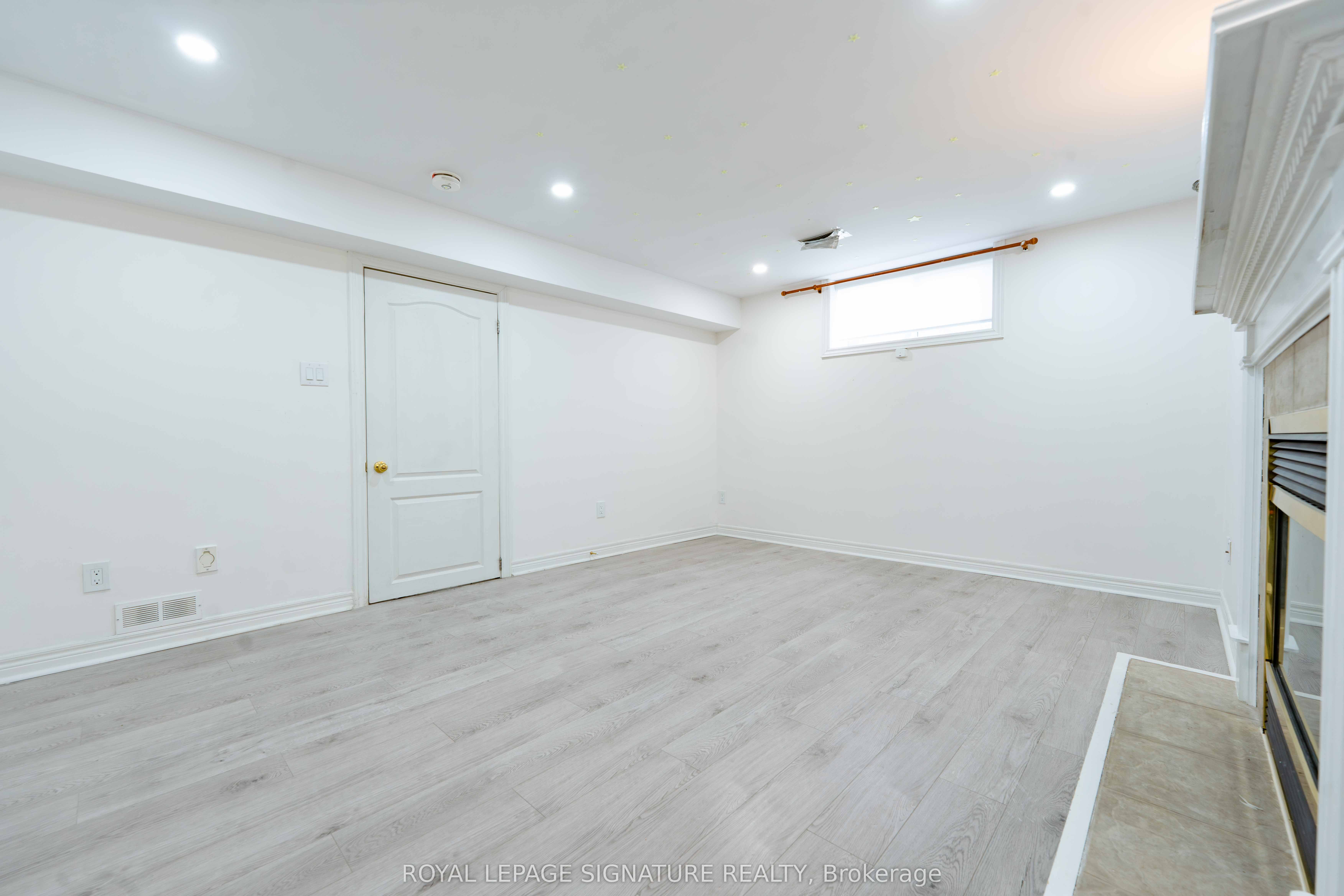 4742 Creditview Road Property Photo 13