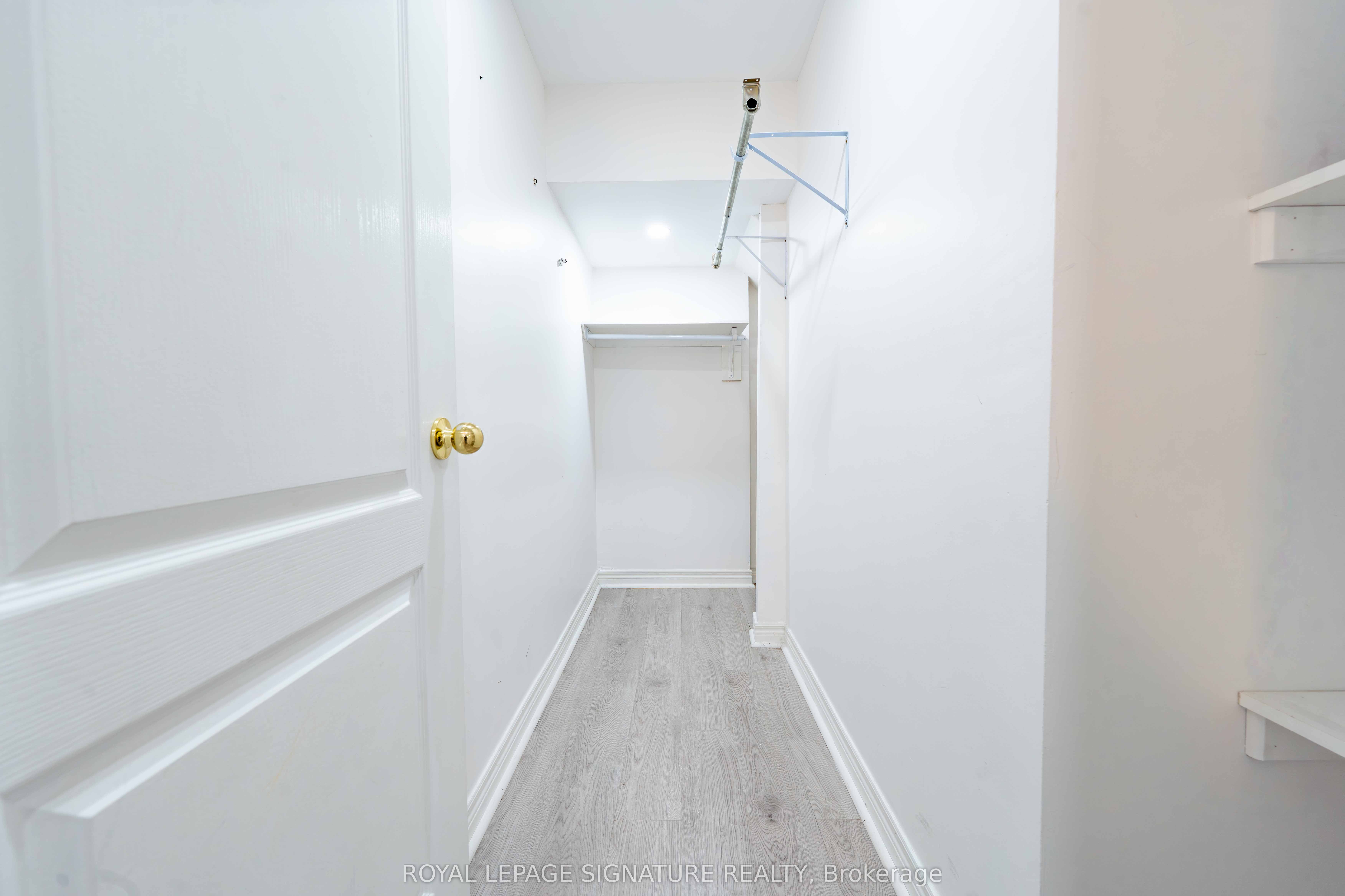 4742 Creditview Road Property Photo 14