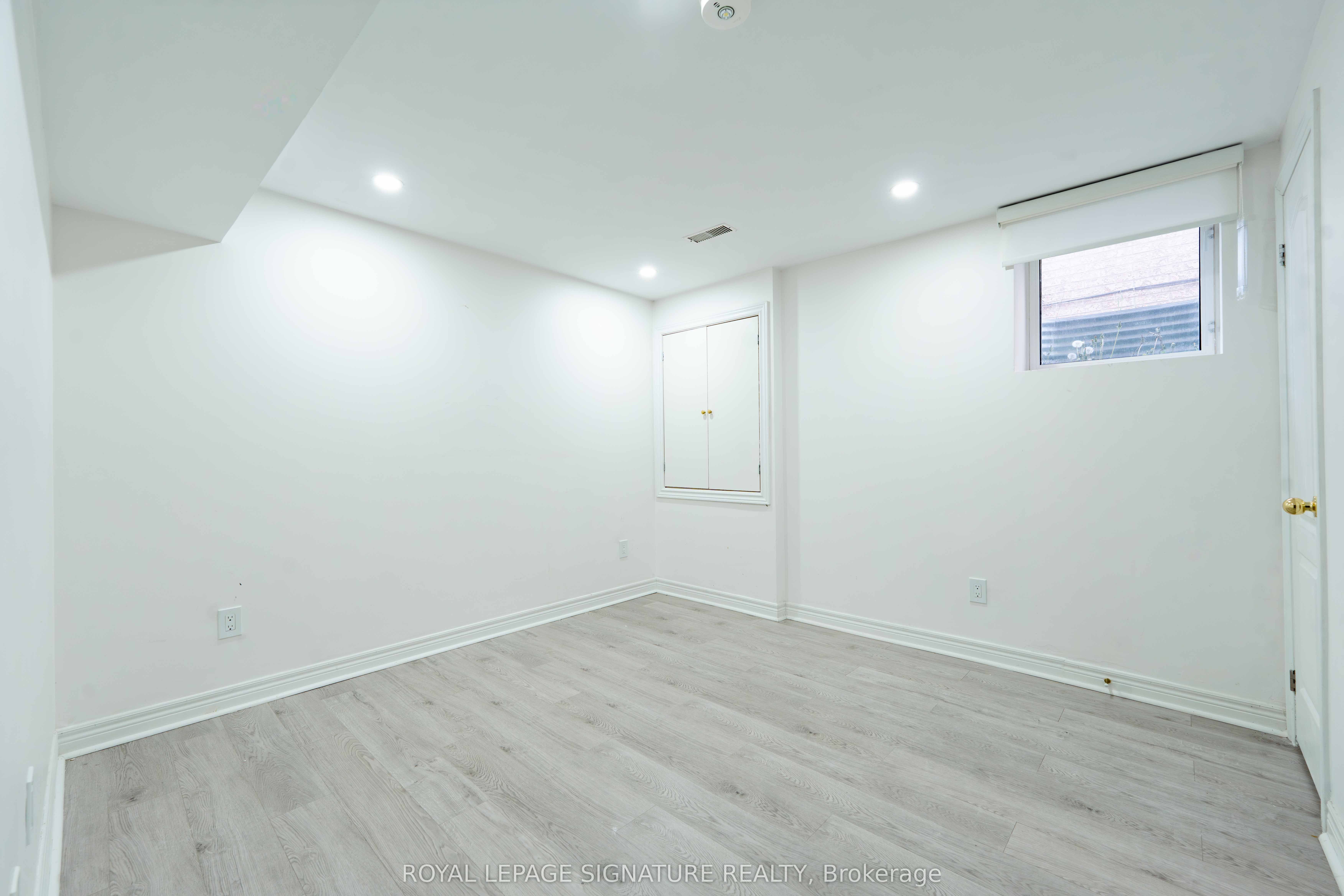 4742 Creditview Road Property Photo 16