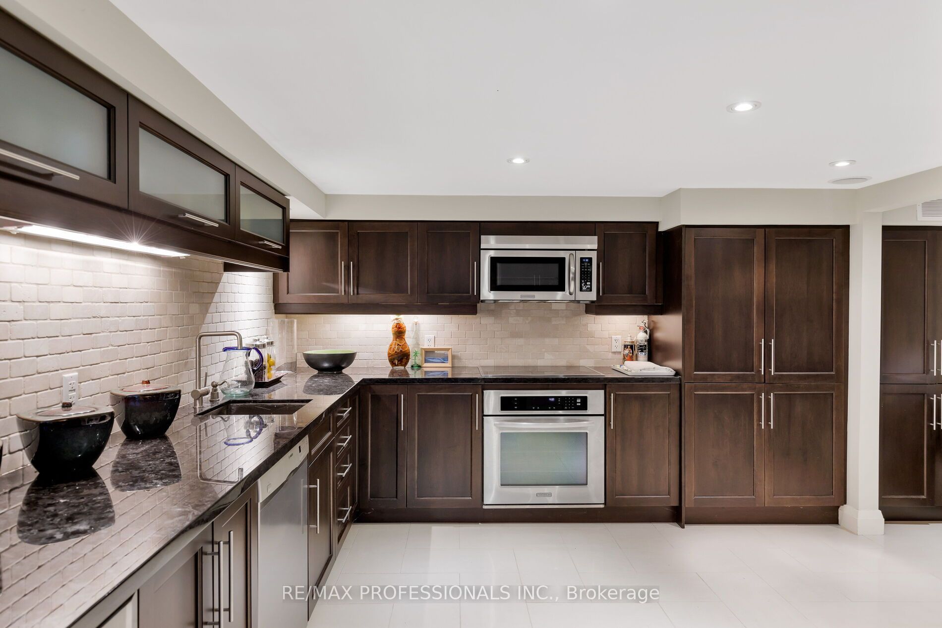 19 The Kingsway Property Photo 33