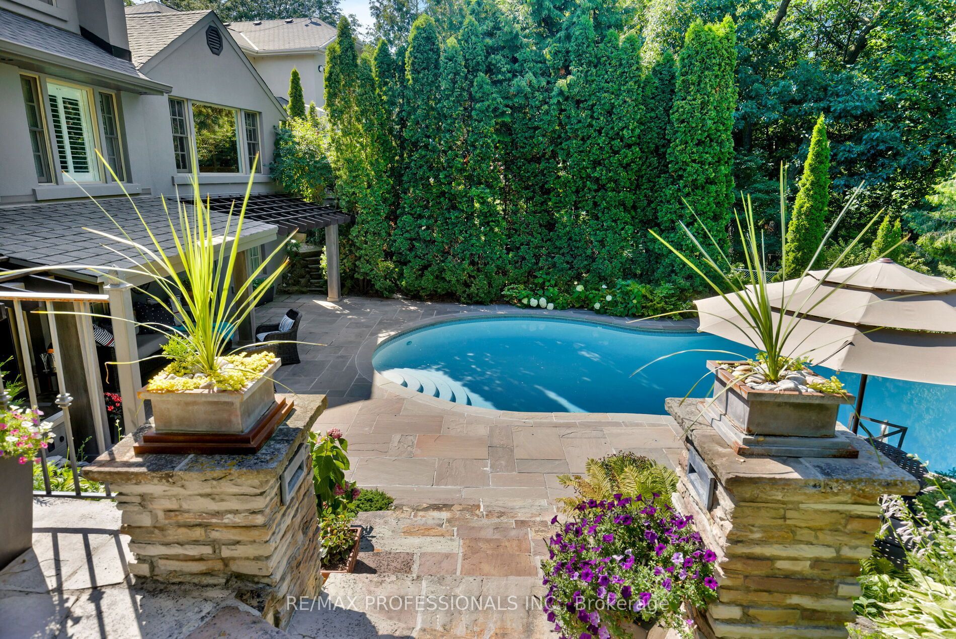 19 The Kingsway Property Photo 37