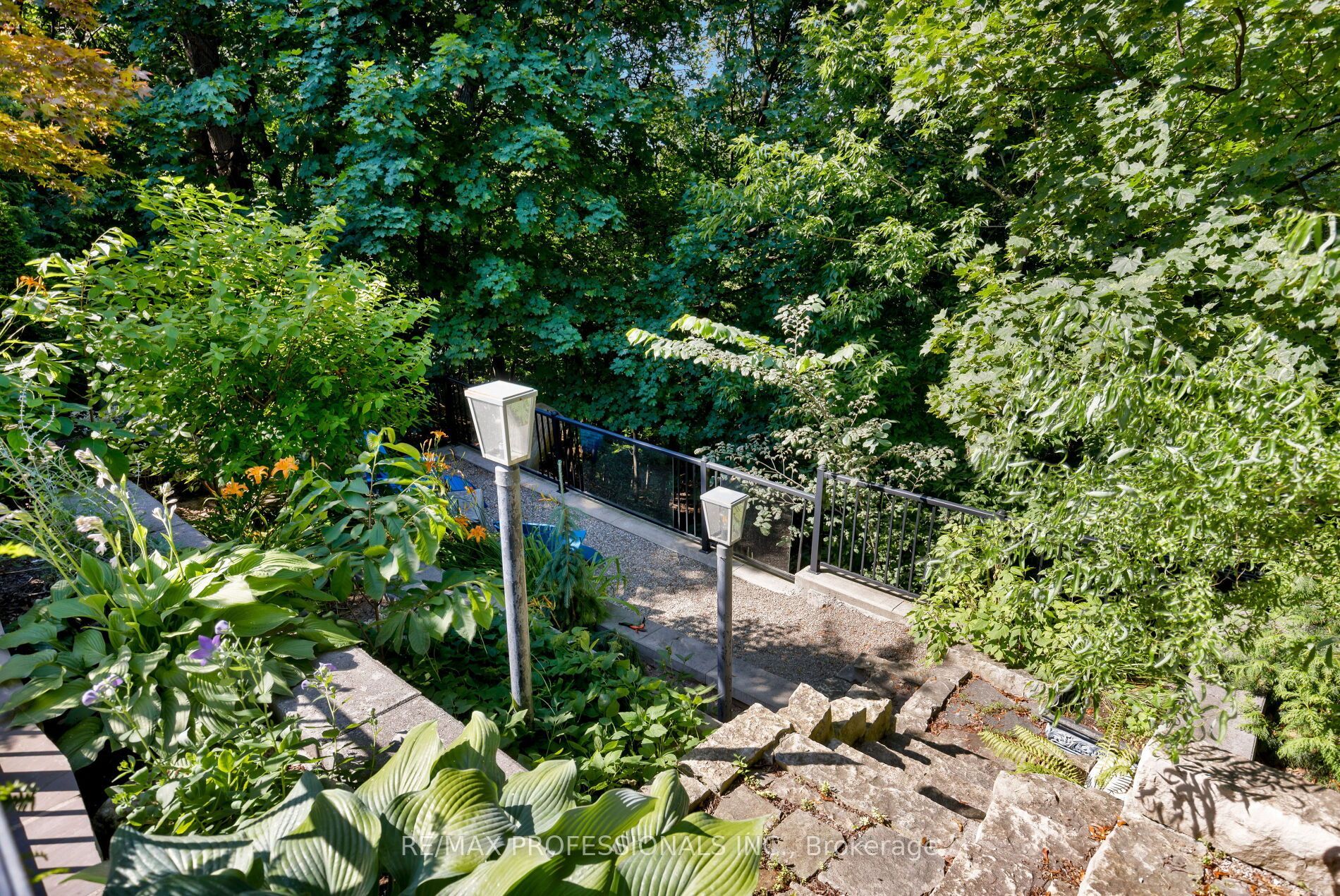 19 The Kingsway Property Photo 44