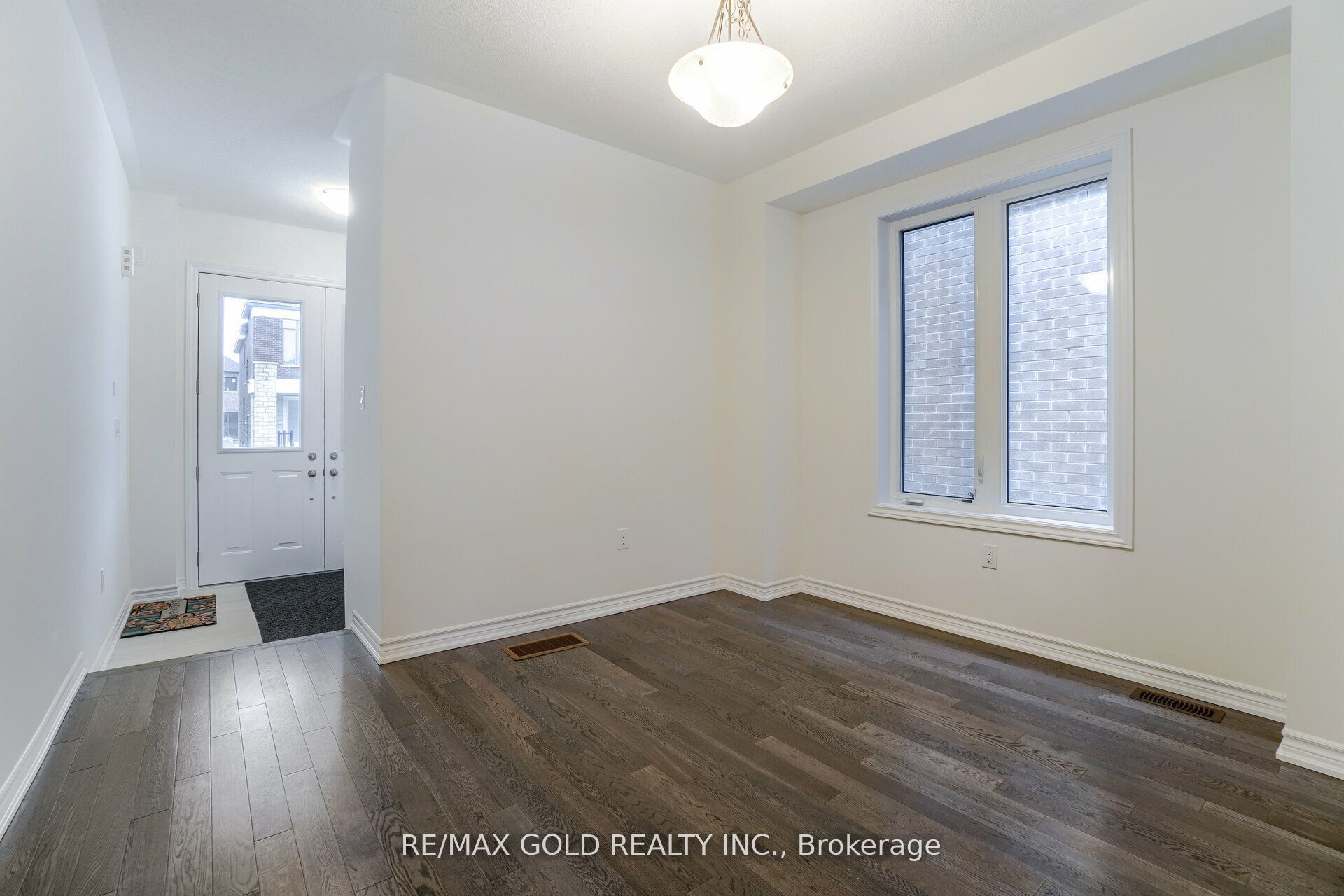 26 Del Grappa Street Property Photo 5