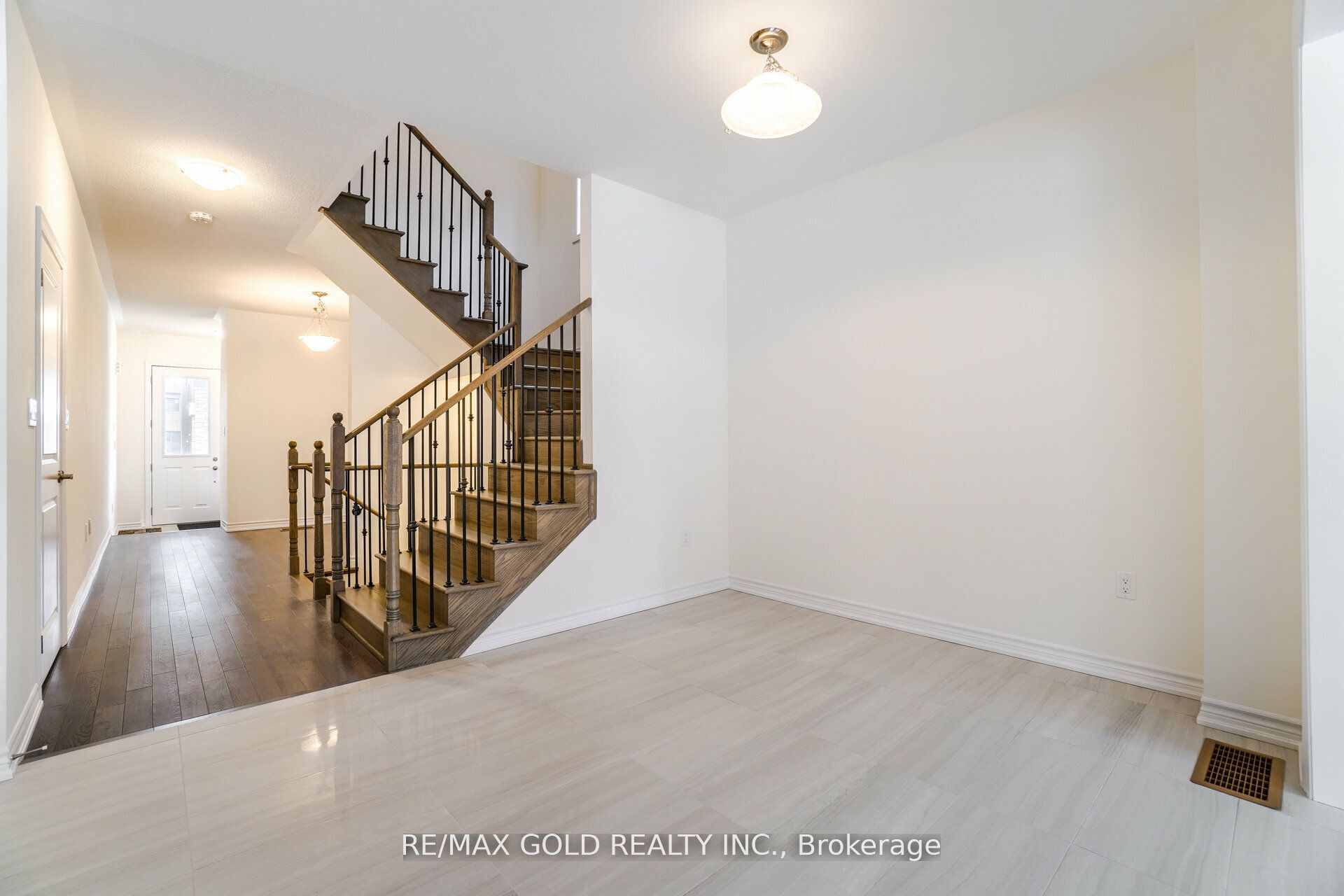 26 Del Grappa Street Property Photo 8