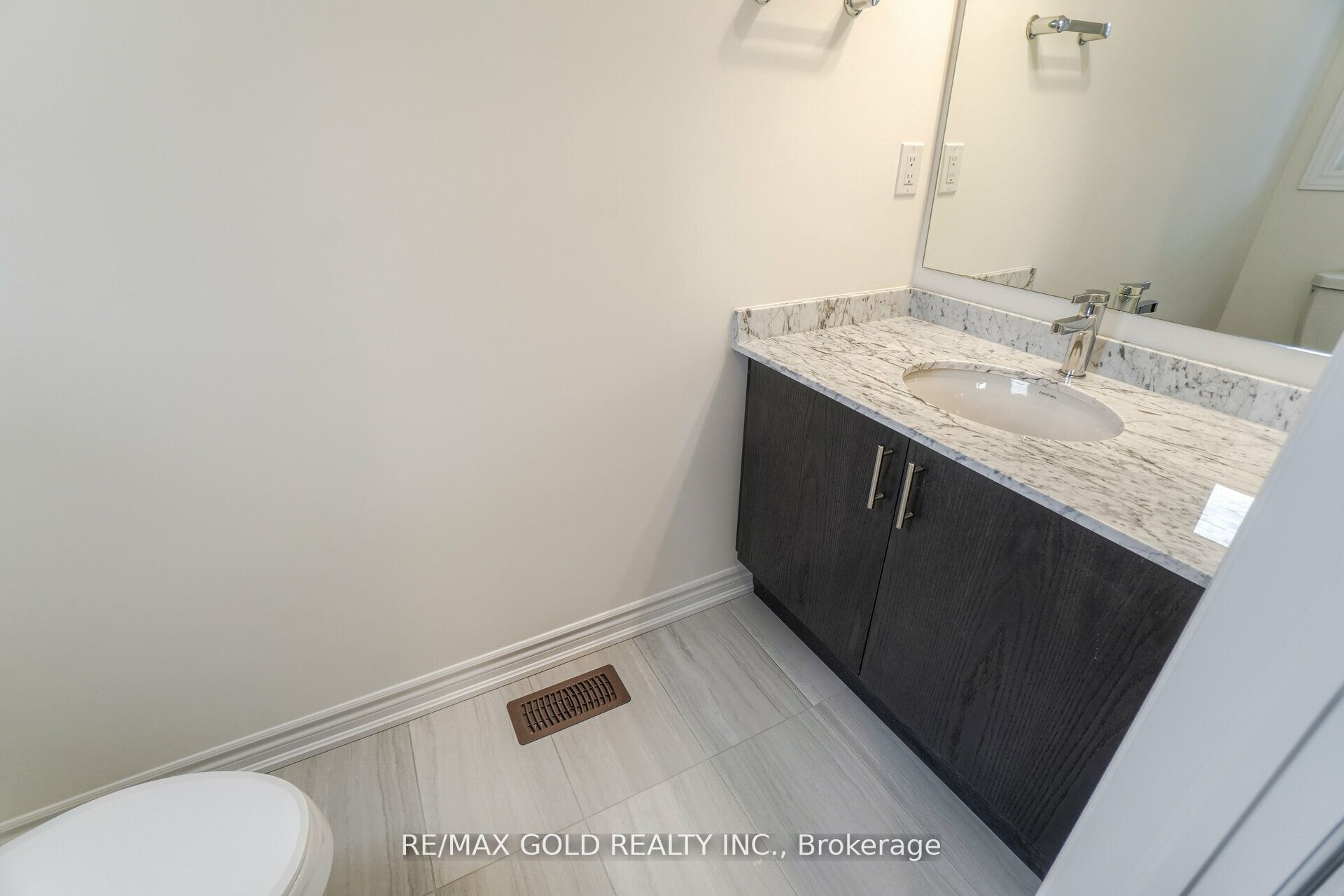 26 Del Grappa Street Property Photo 17