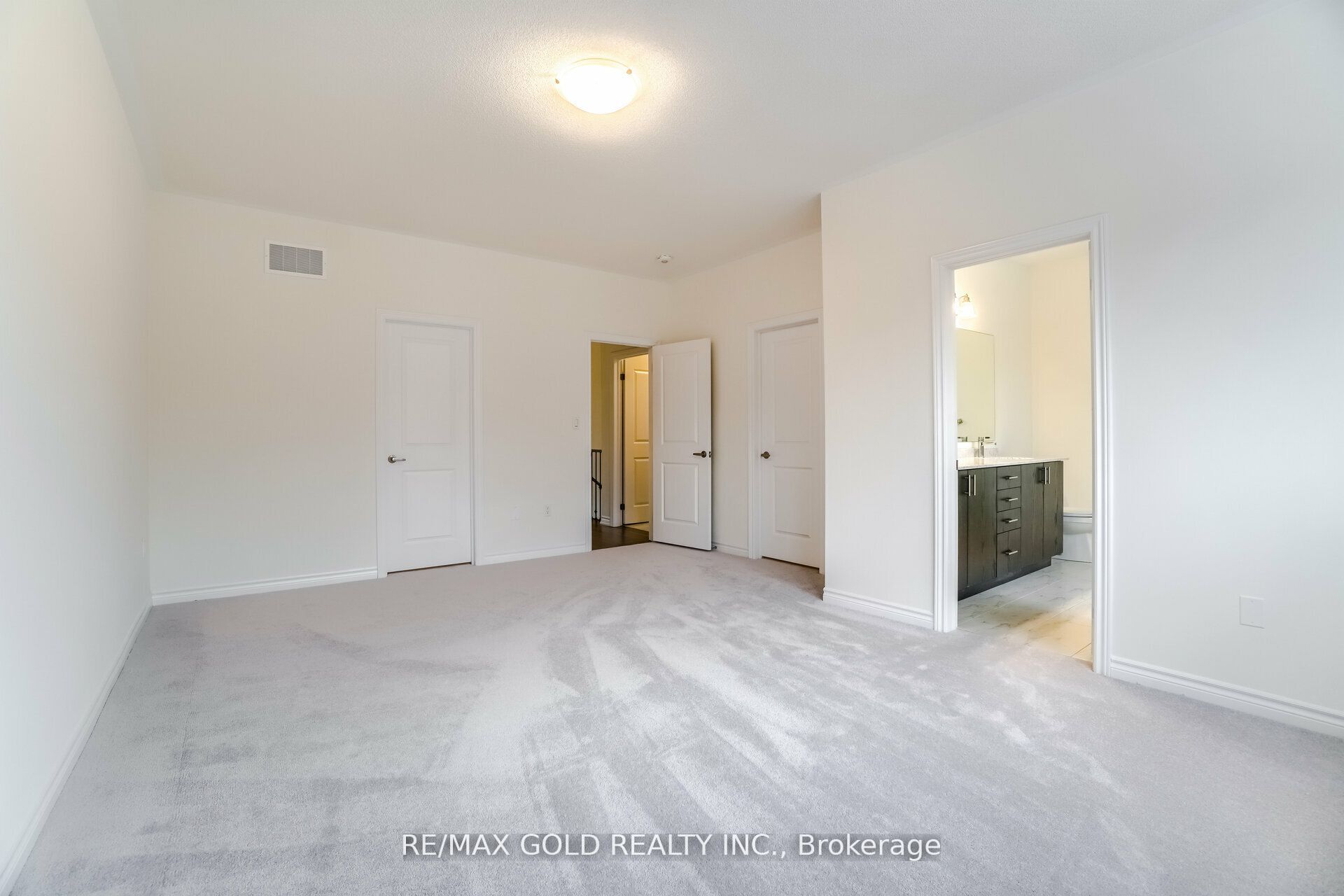26 Del Grappa Street Property Photo 23