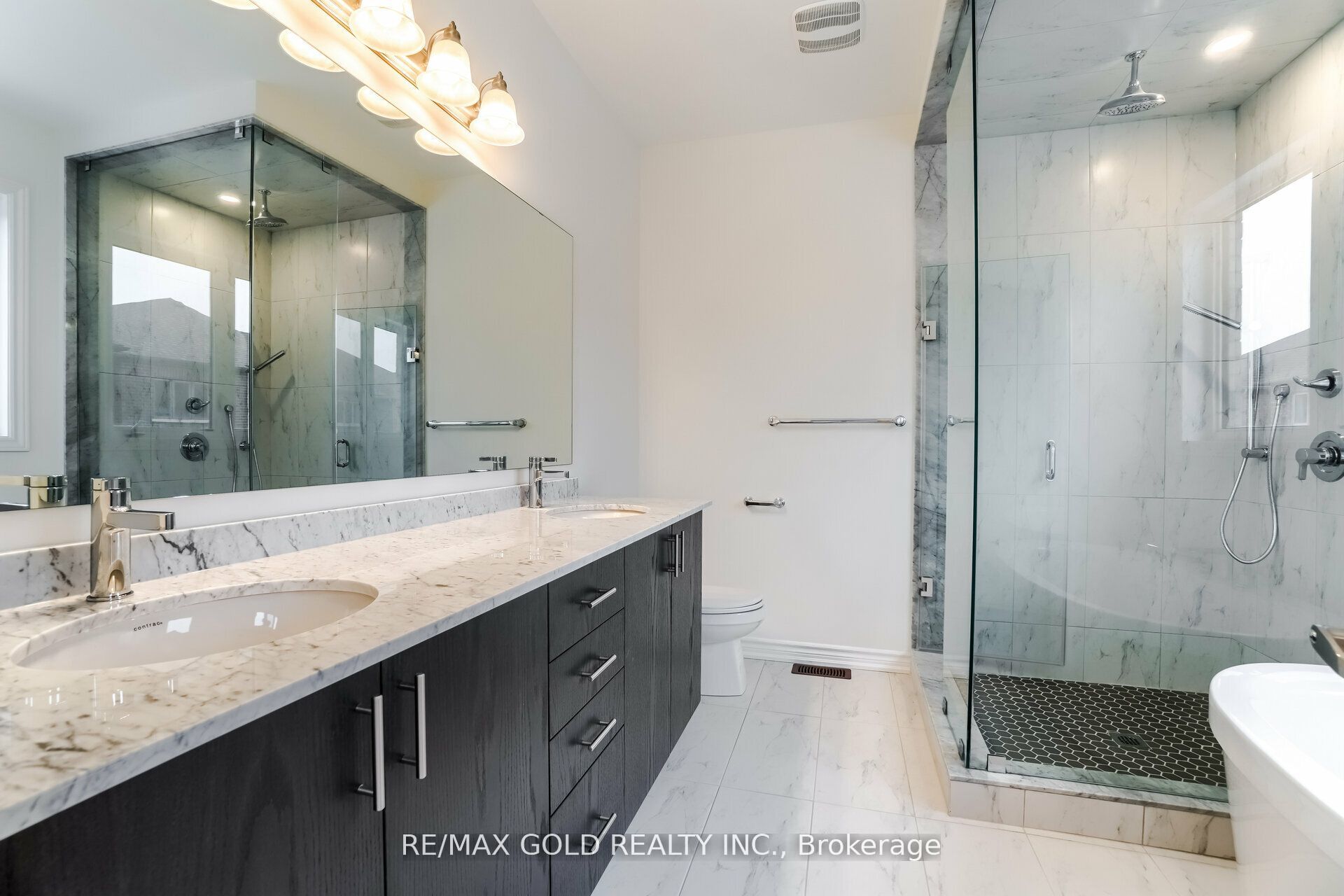 26 Del Grappa Street Property Photo 24