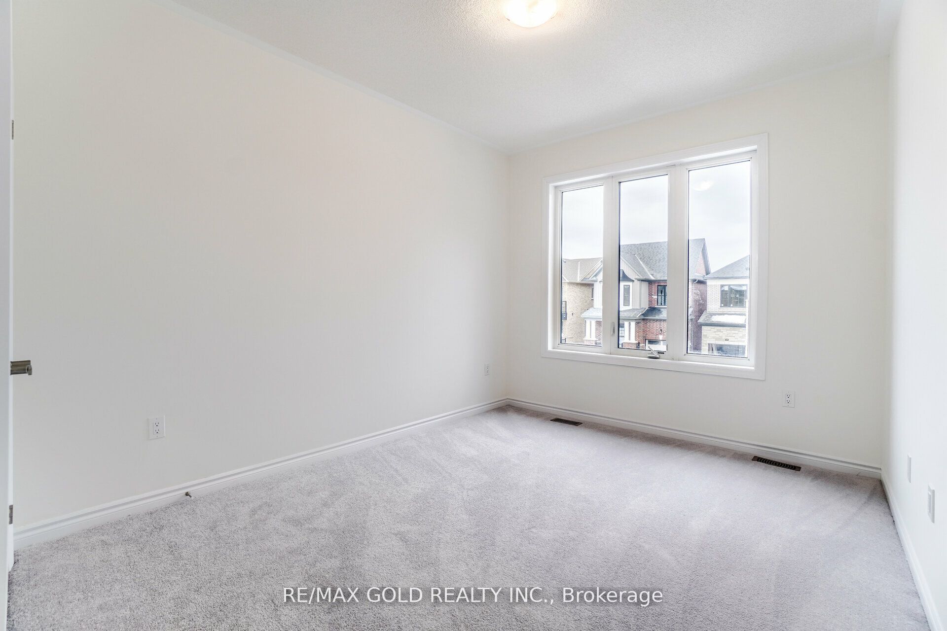 26 Del Grappa Street Property Photo 32