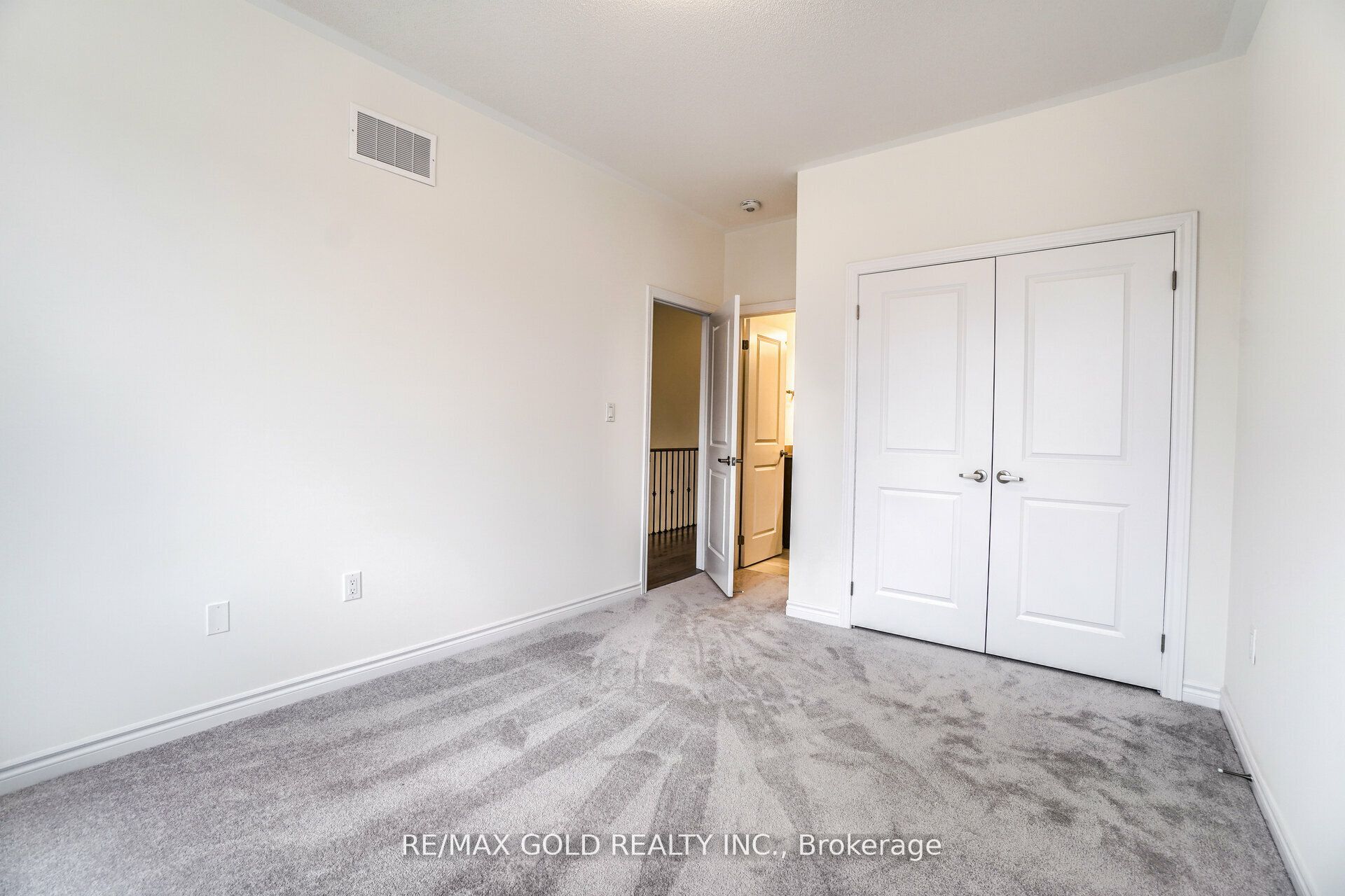26 Del Grappa Street Property Photo 33