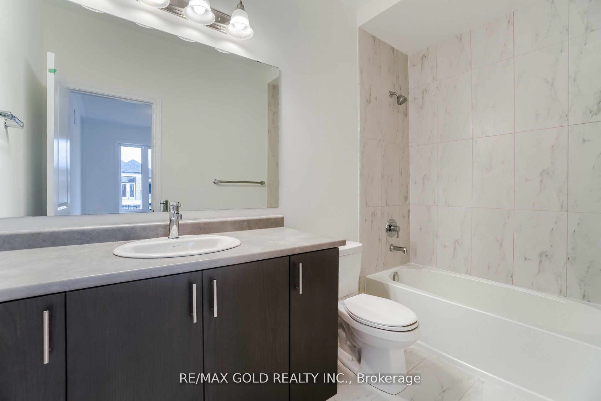 26 Del Grappa Street Property Photo 34