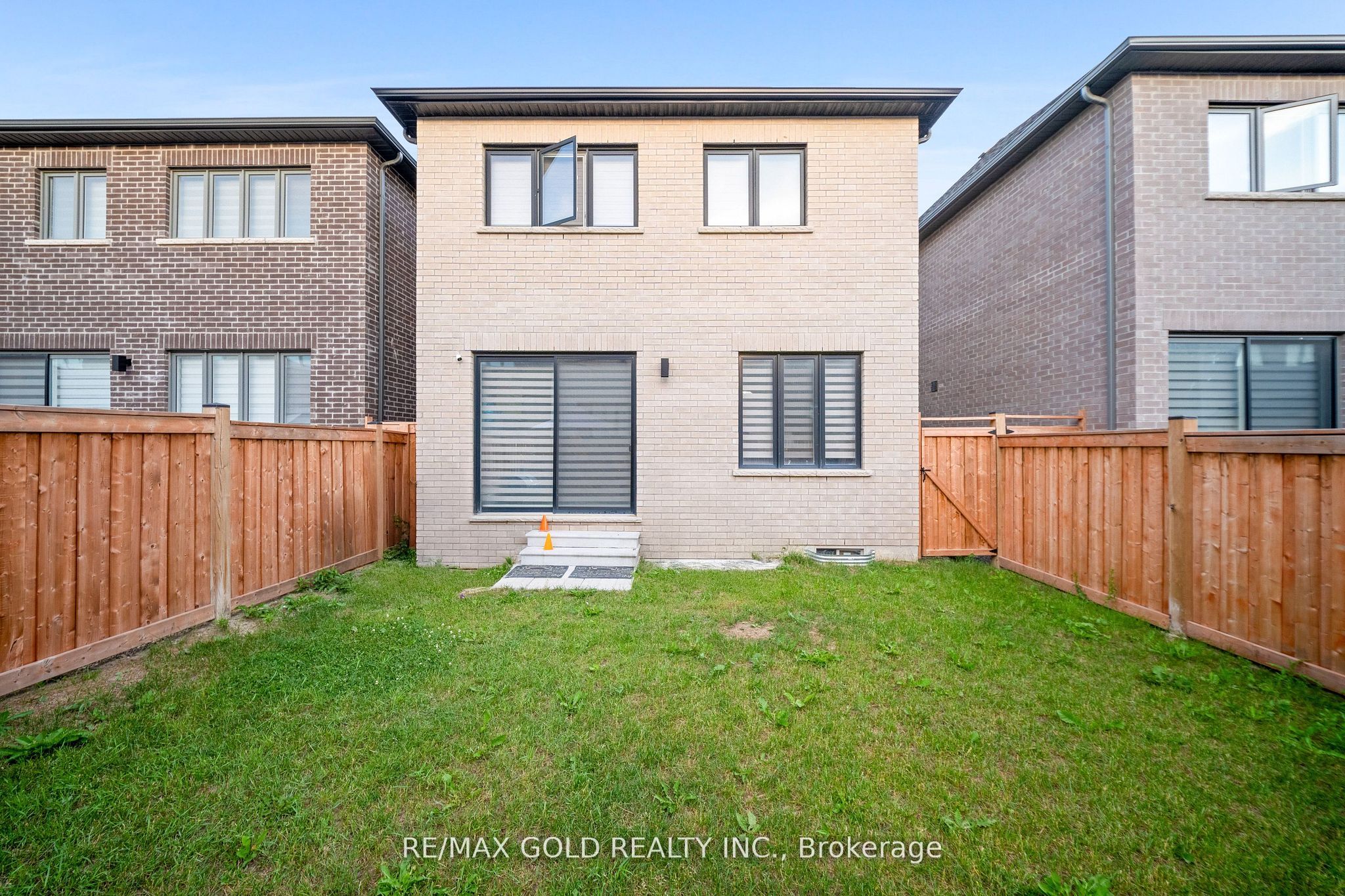 26 Del Grappa Street Property Photo 38
