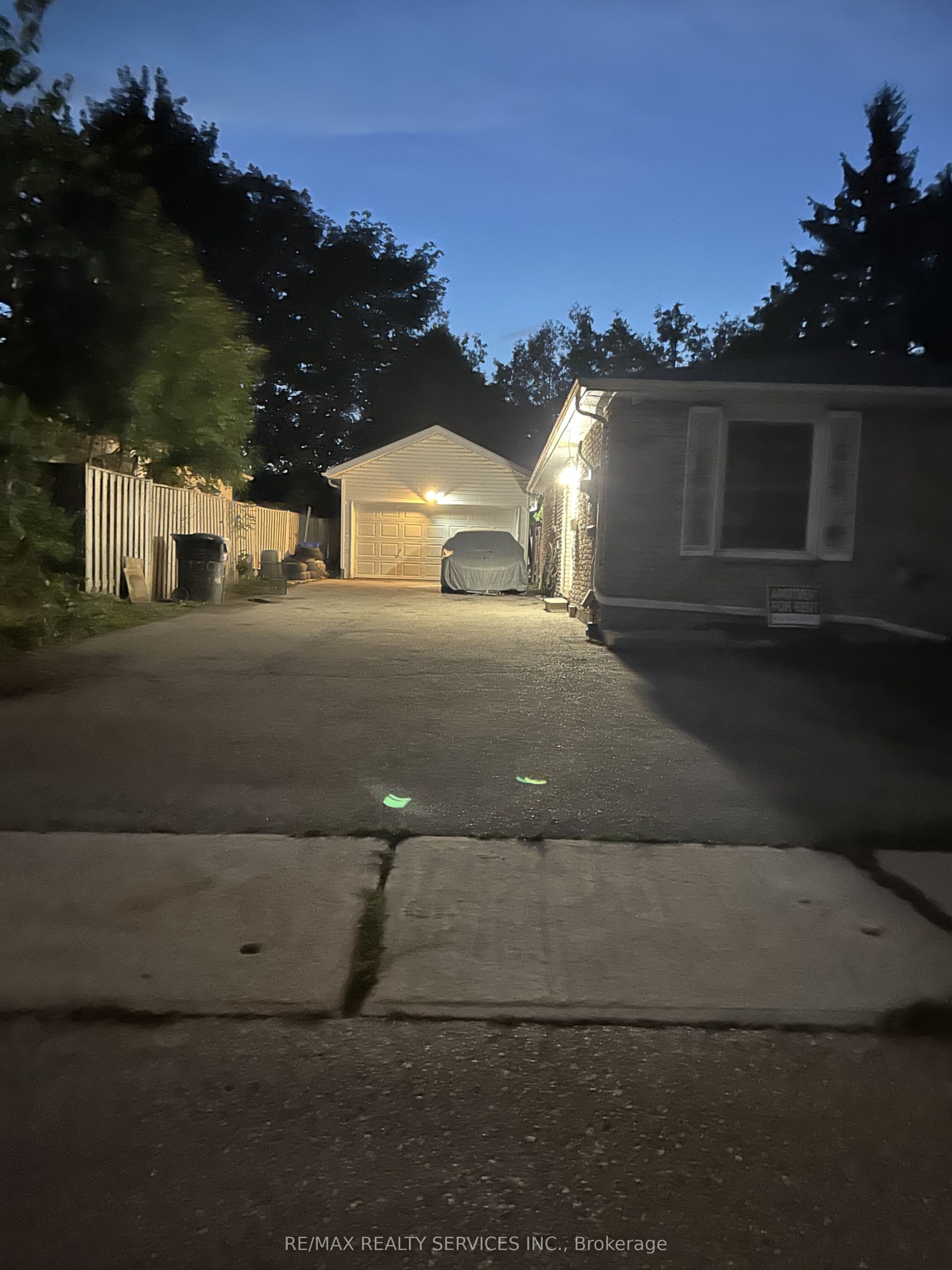 100 Sutherland Avenue Property Photo 1