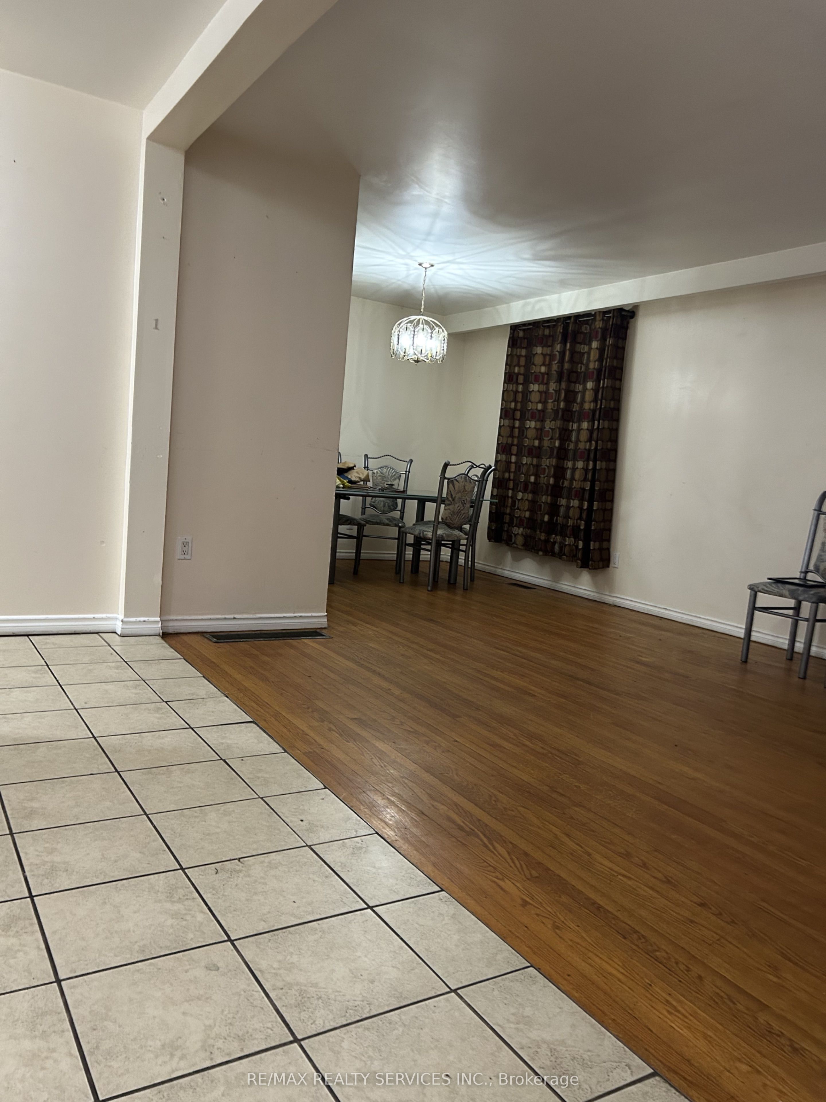 100 Sutherland Avenue Property Photo 3