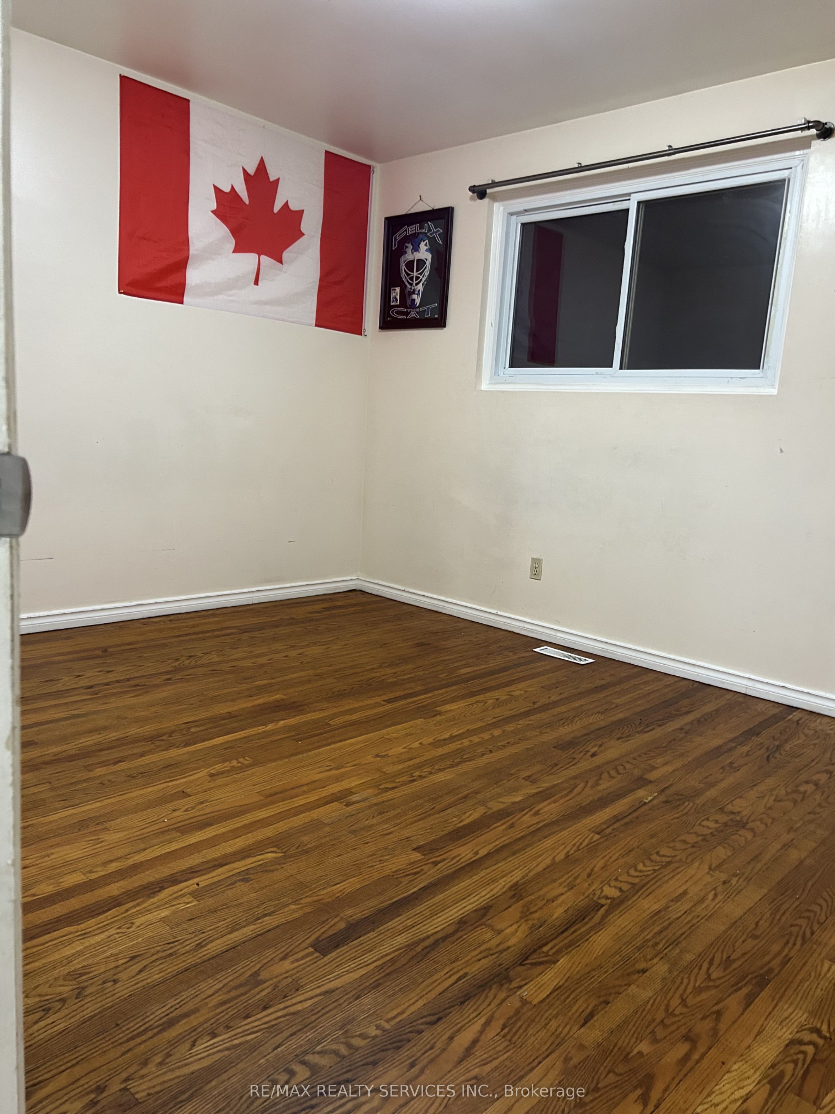 100 Sutherland Avenue Property Photo 7