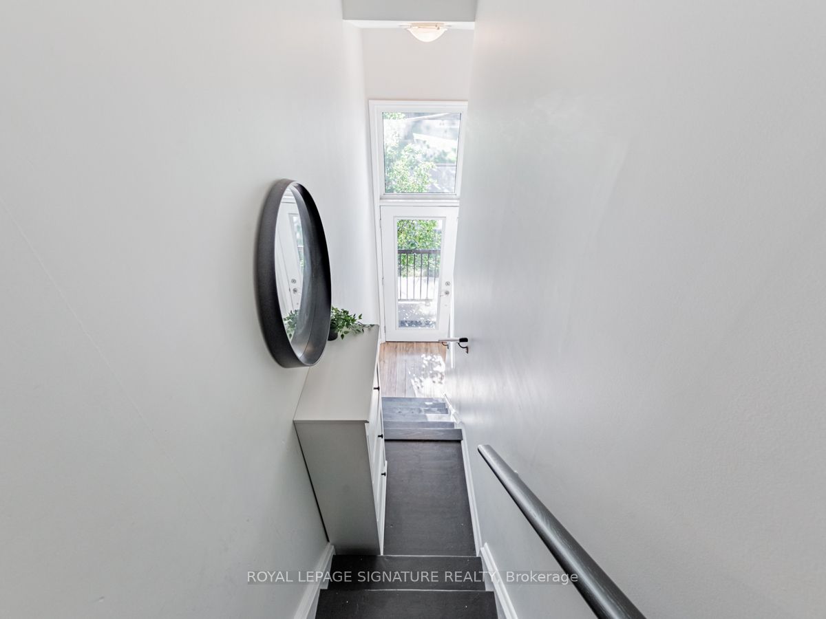 68 Winston Park Boulevard 60 Property Photo 4
