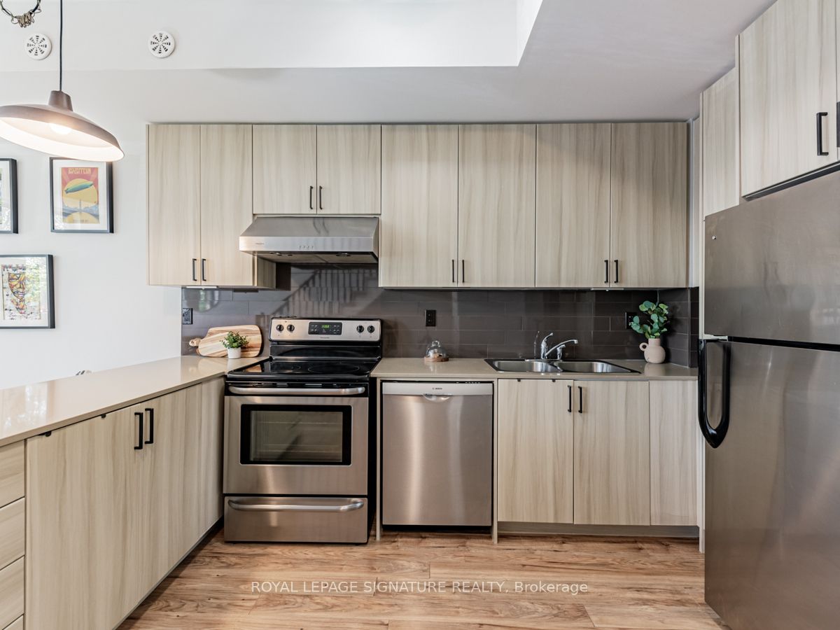 68 Winston Park Boulevard 60 Property Photo 6