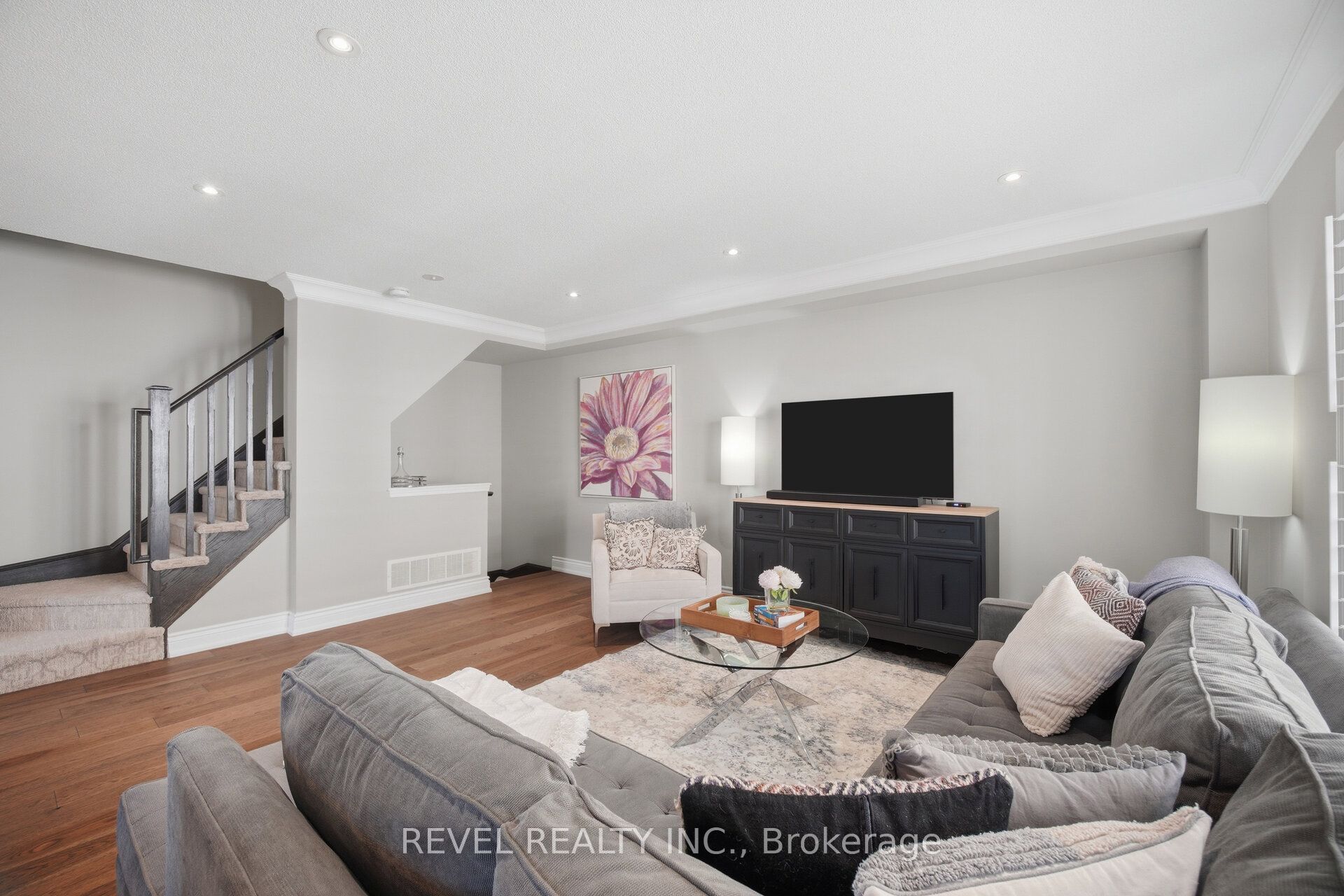 739 Challinor Terrace Property Photo 4