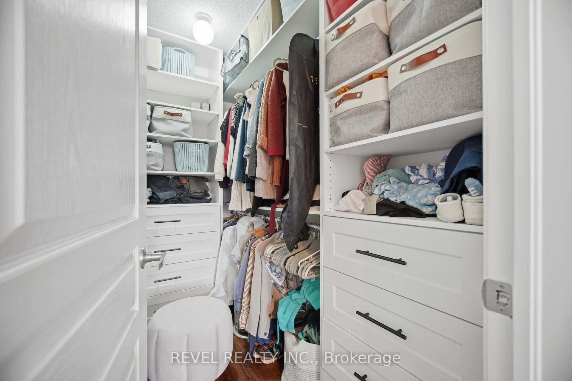 739 Challinor Terrace Property Photo 23