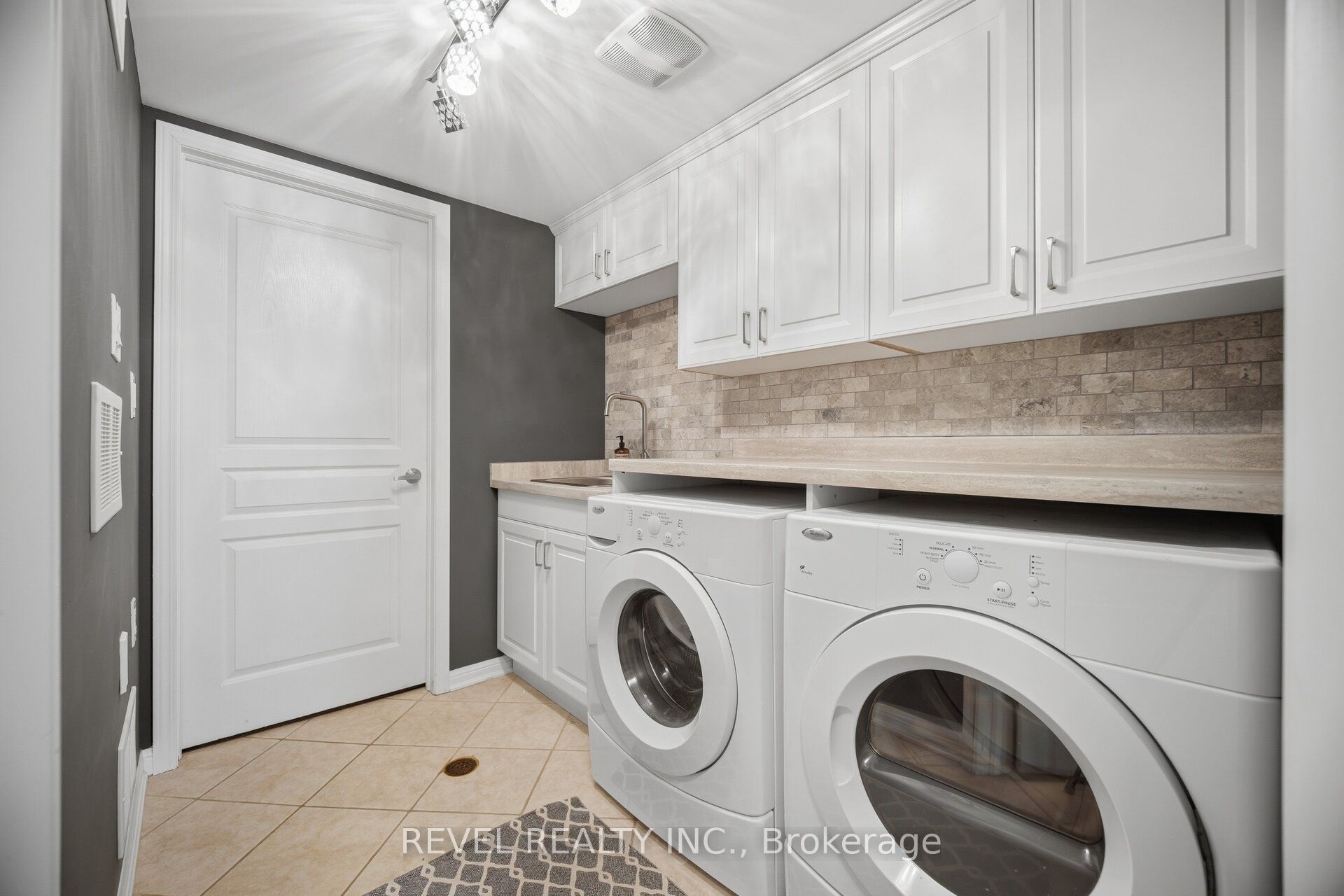 739 Challinor Terrace Property Photo 28