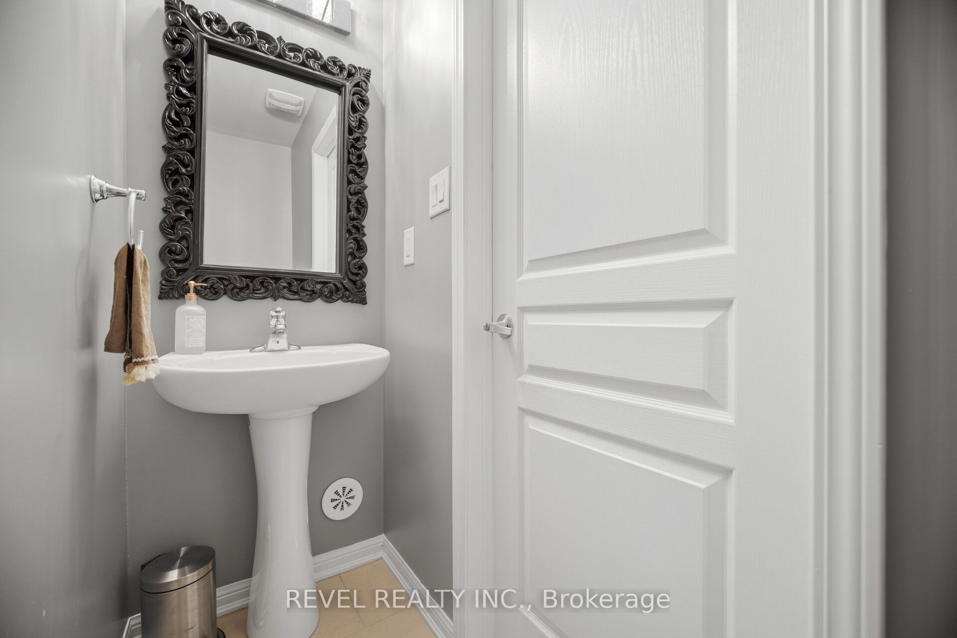 739 Challinor Terrace Property Photo 29