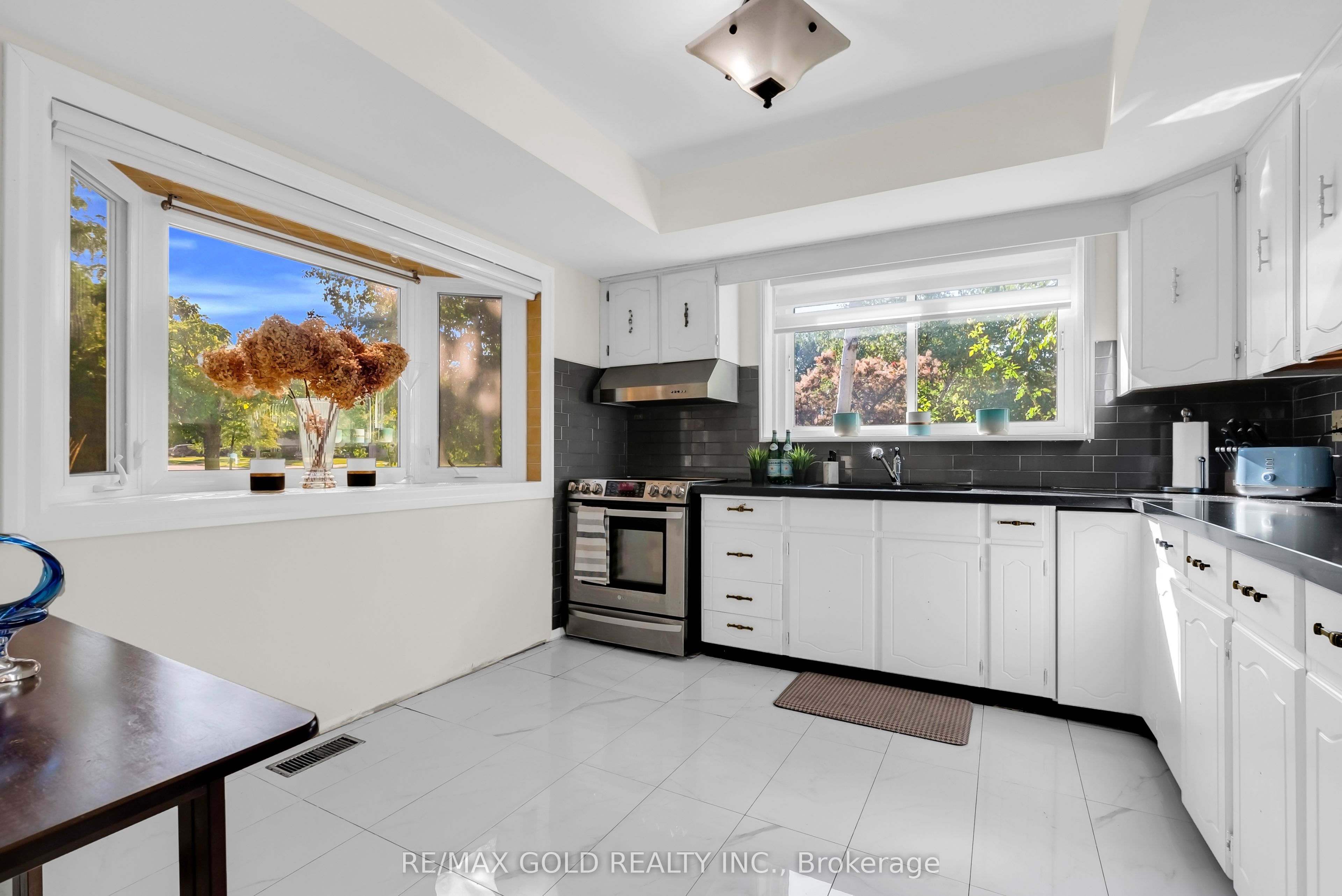 2520 Constable Road Property Photo 6