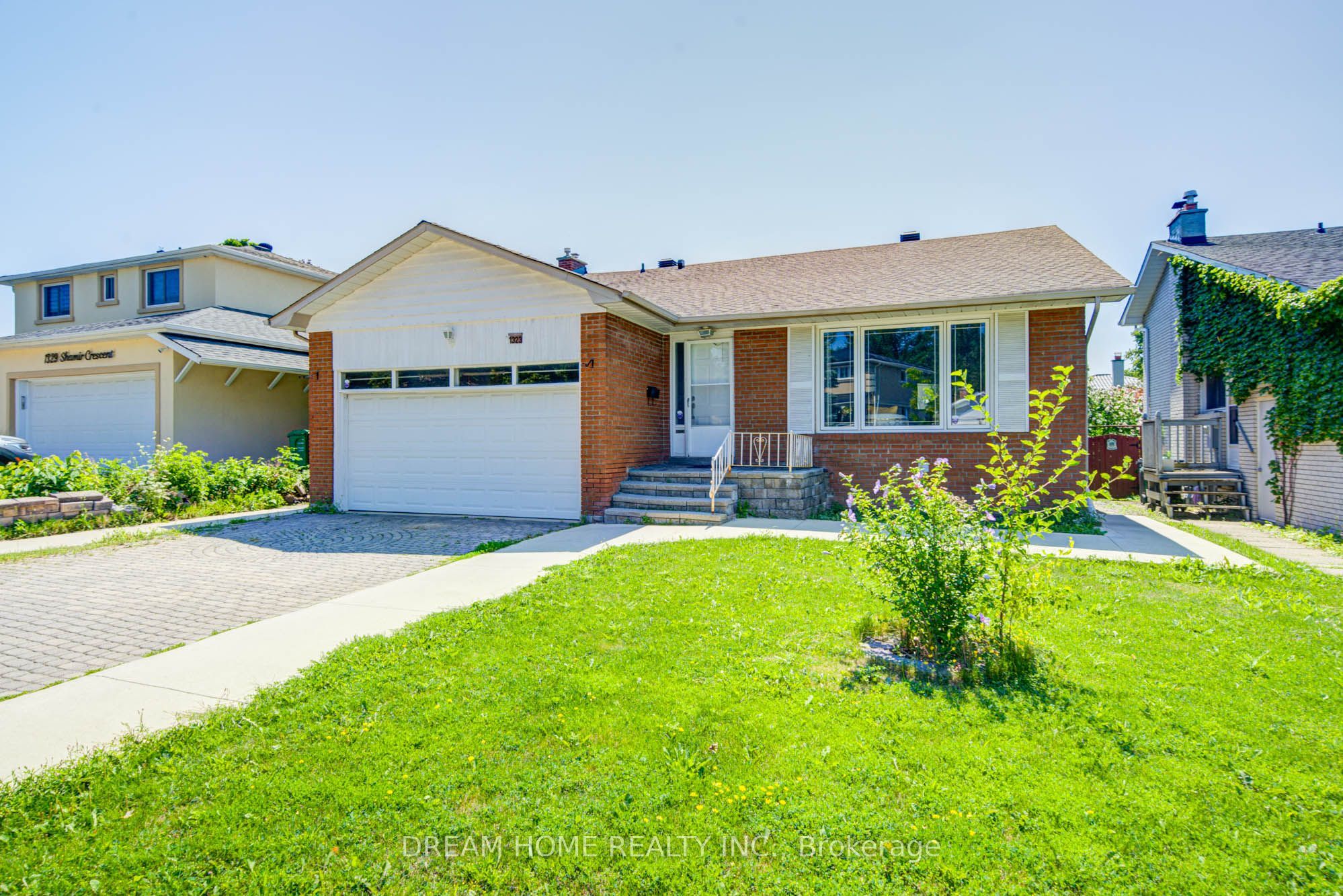 1323 Shamir Crescent Property Photo 2