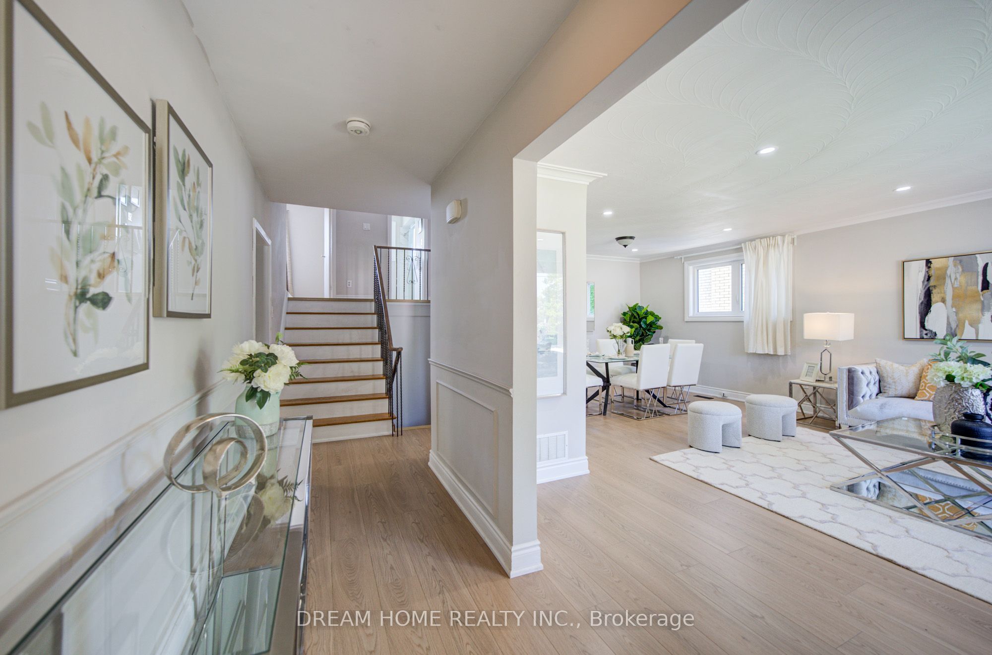 1323 Shamir Crescent Property Photo 4