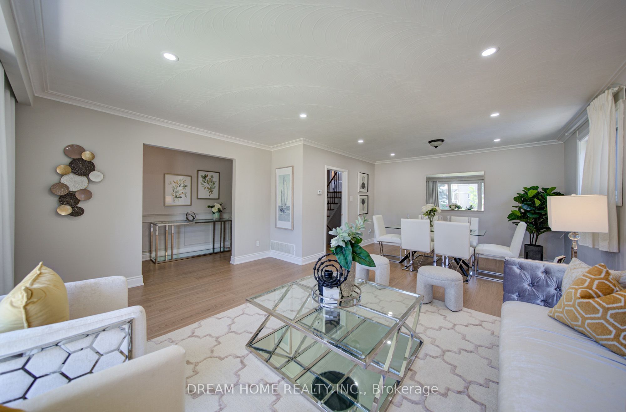 1323 Shamir Crescent Property Photo 8