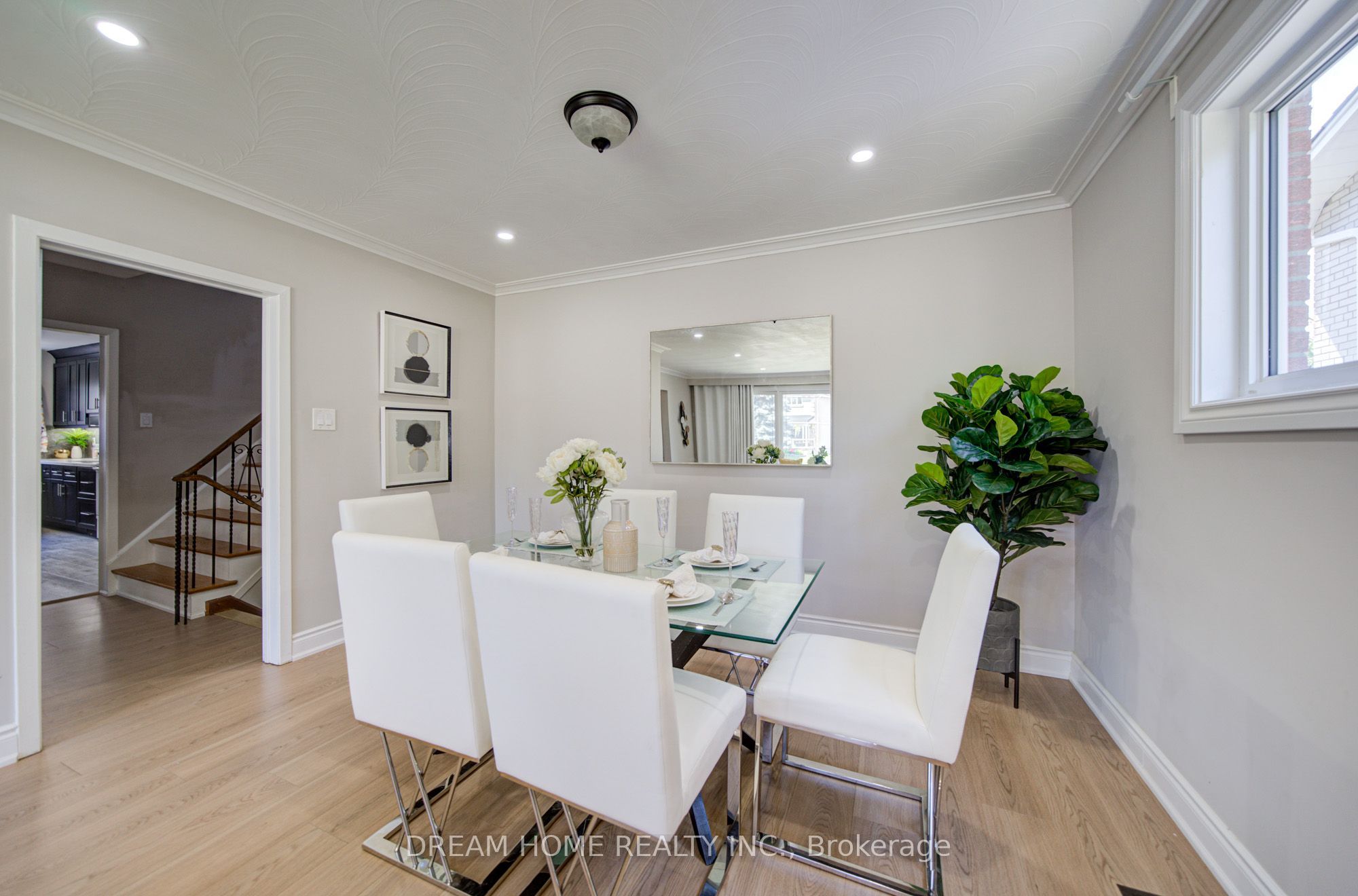 1323 Shamir Crescent Property Photo 9