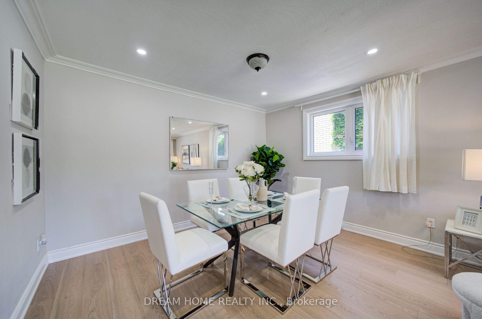 1323 Shamir Crescent Property Photo 10