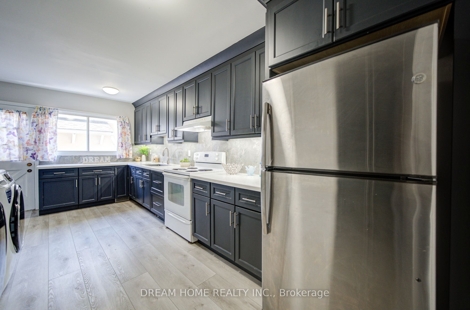1323 Shamir Crescent Property Photo 12