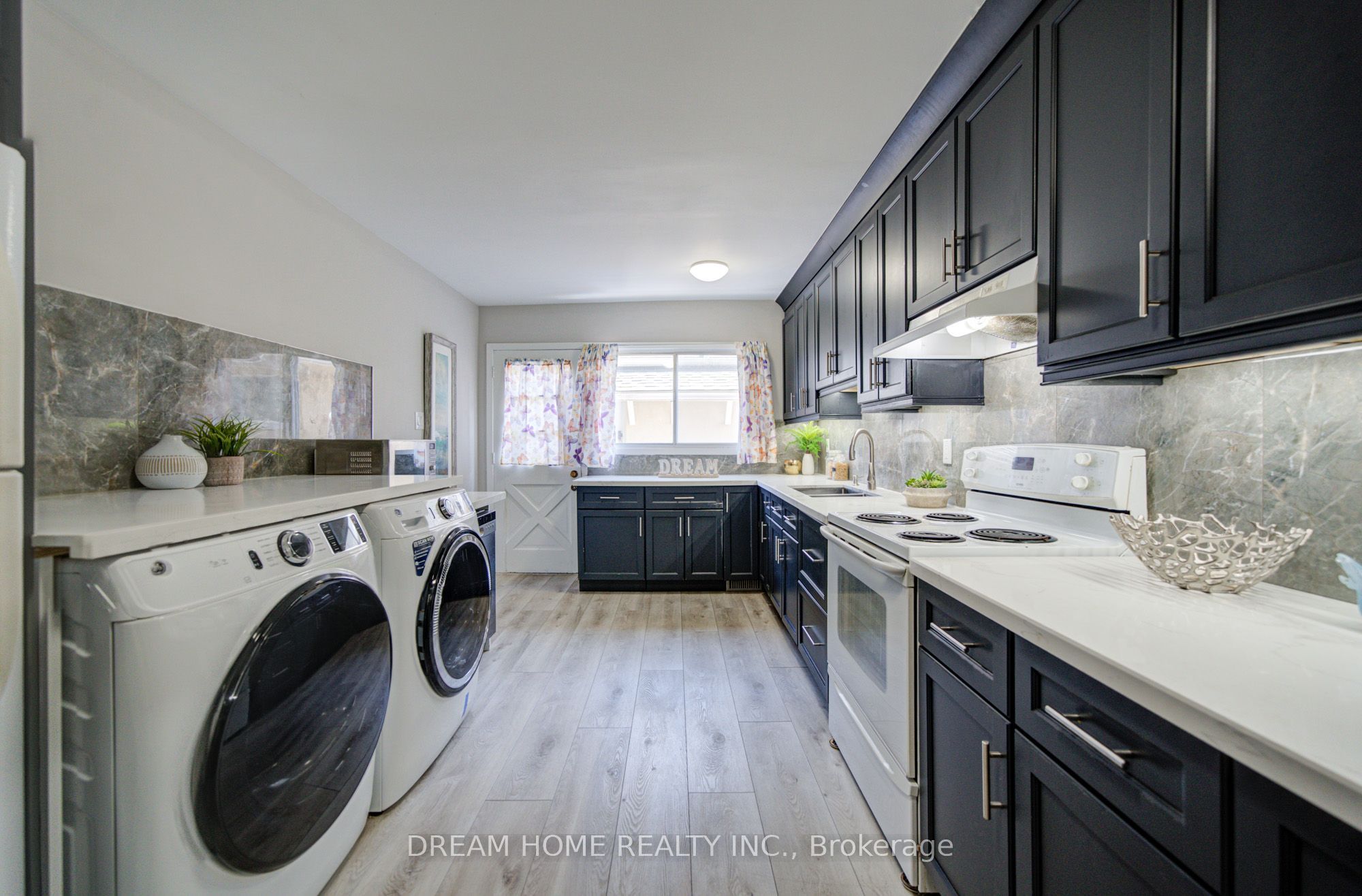 1323 Shamir Crescent Property Photo 13