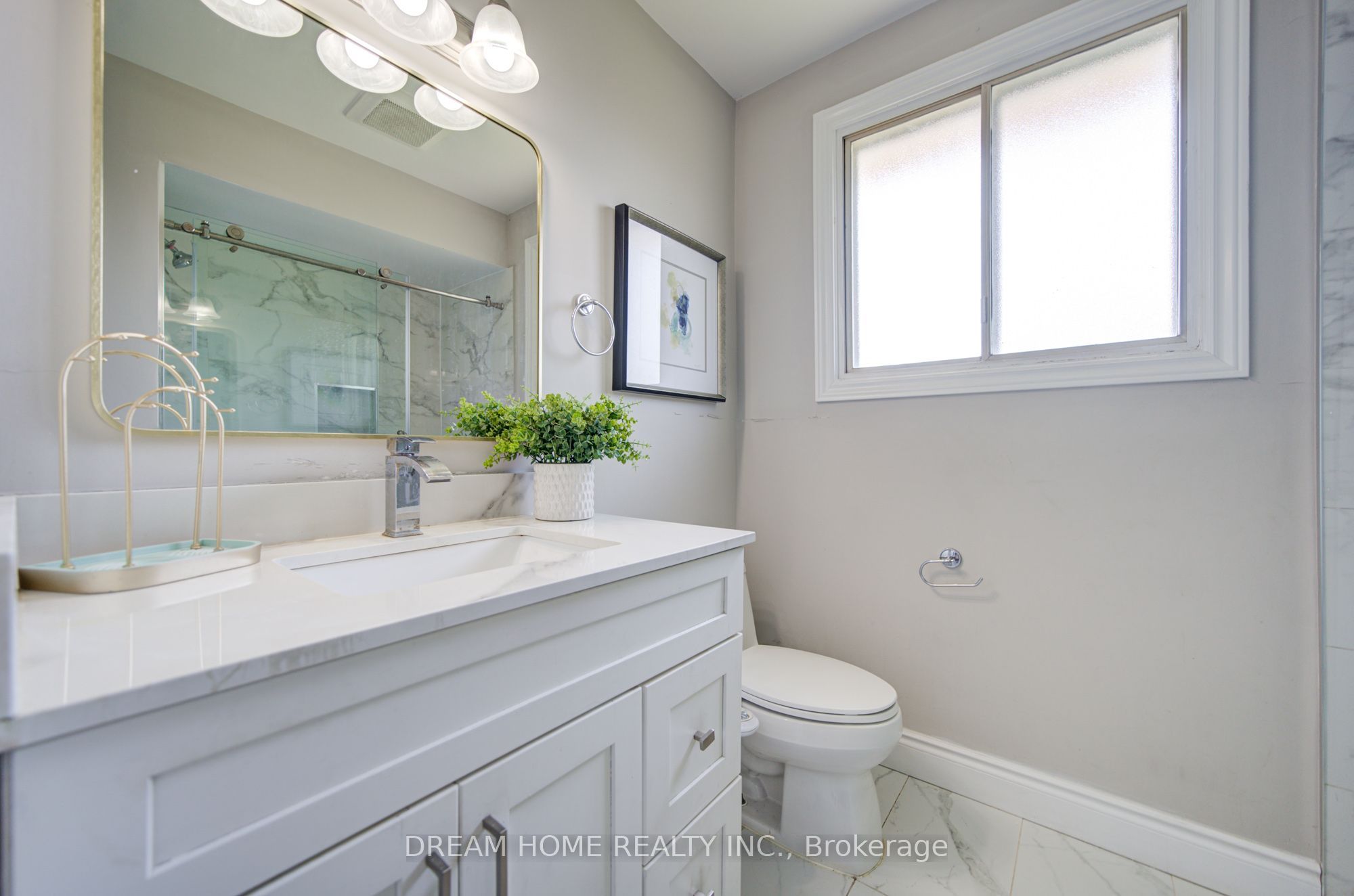 1323 Shamir Crescent Property Photo 18