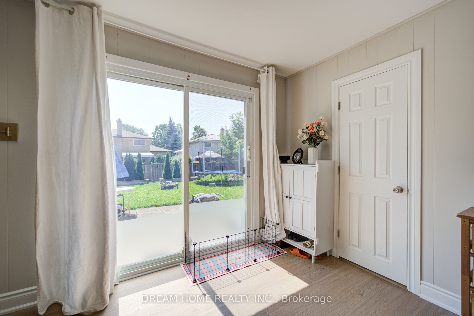 1323 Shamir Crescent Property Photo 27