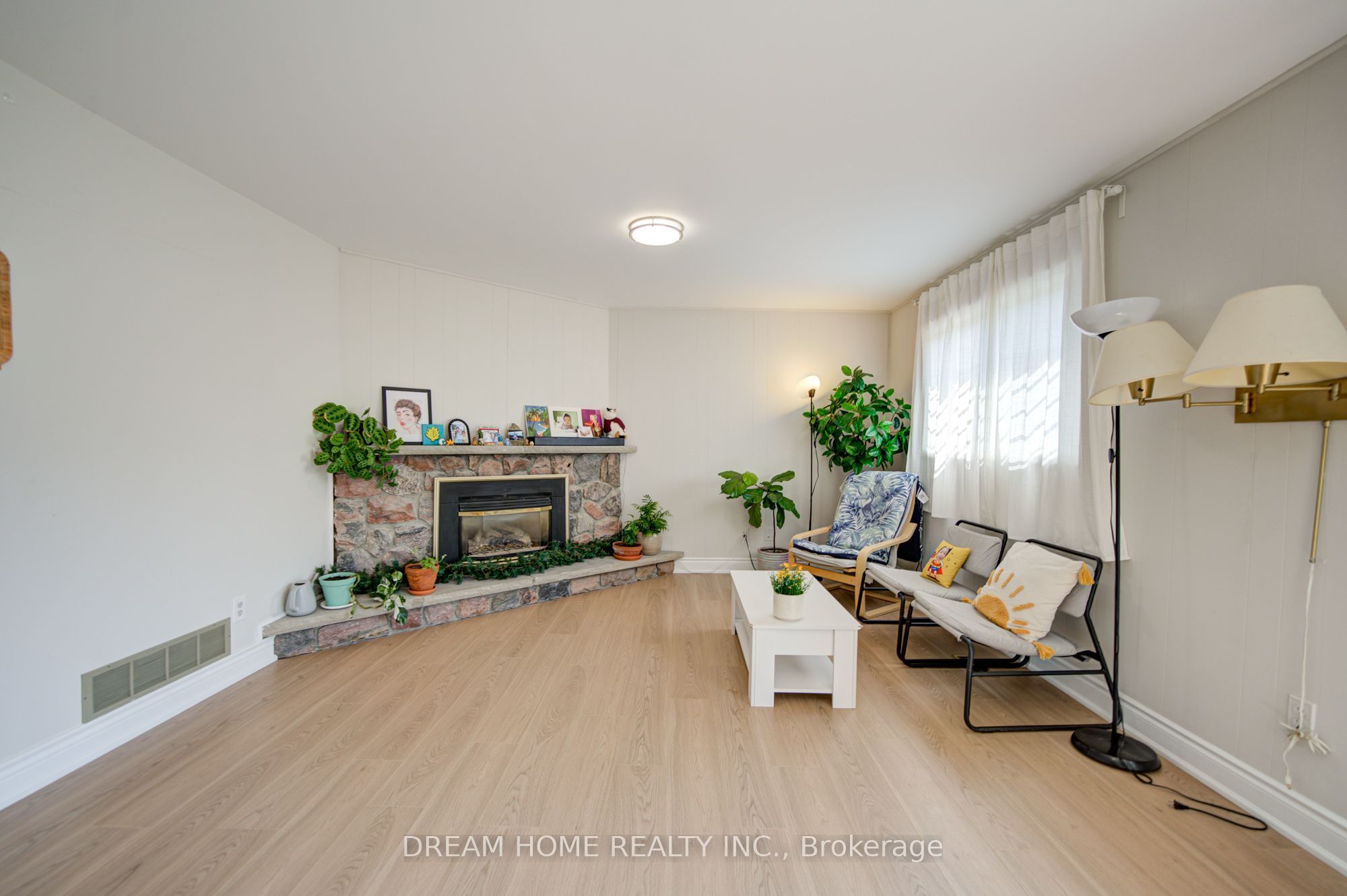 1323 Shamir Crescent Property Photo 29