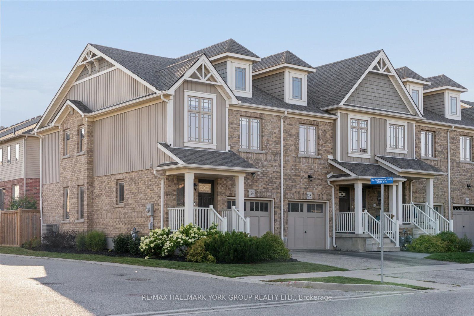 126 Parkinson Crescent Property Photo 3