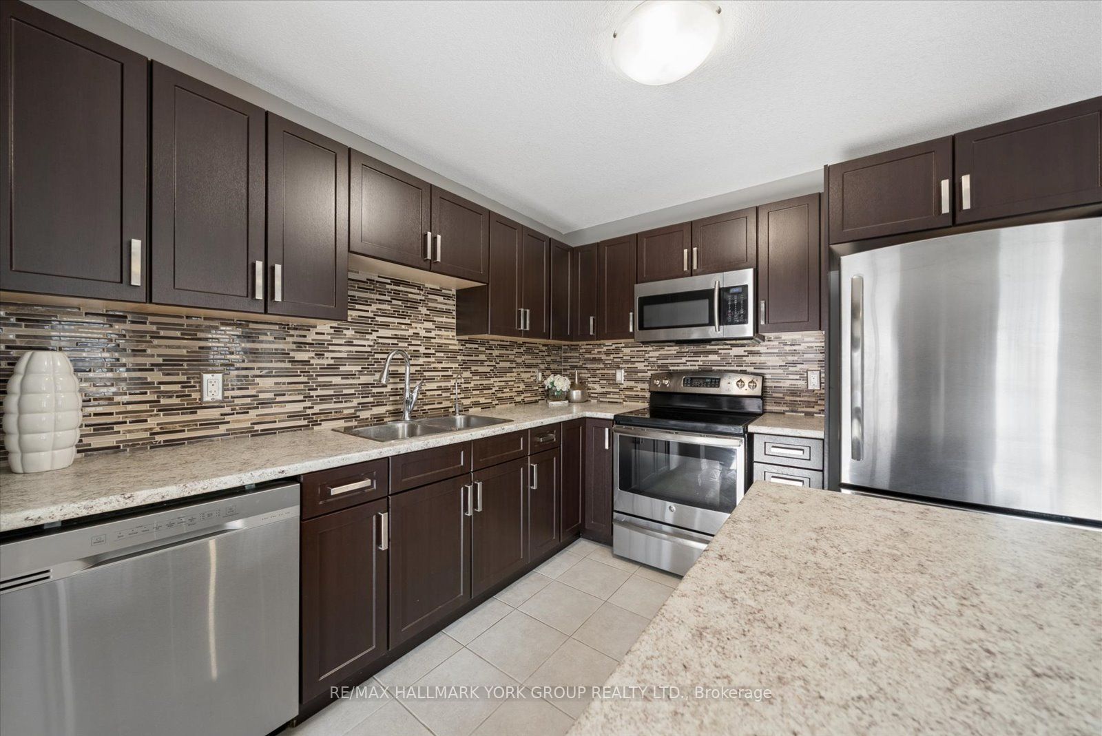 126 Parkinson Crescent Property Photo 17