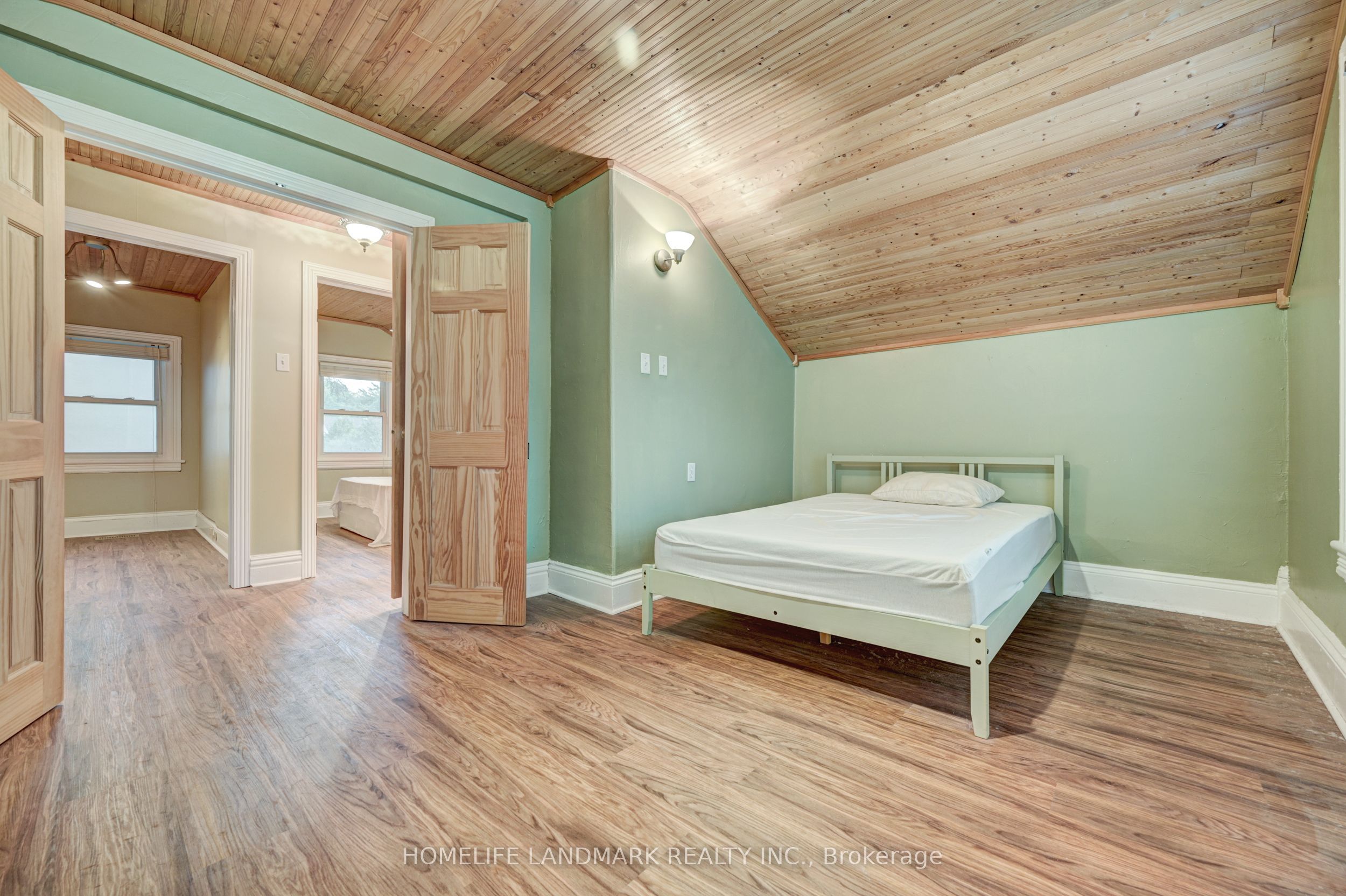 2174 New Street Property Photo 19