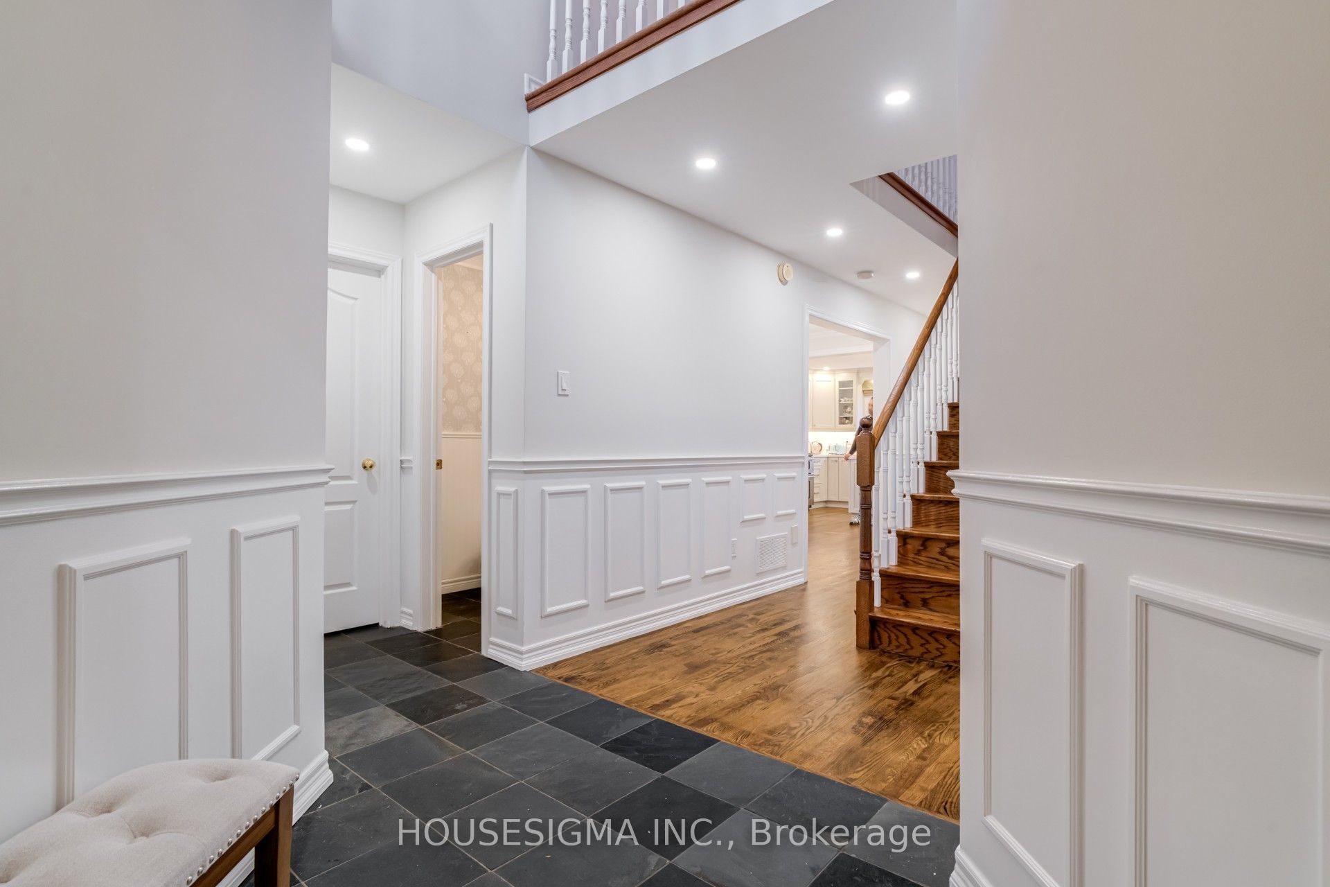 1475 Ravensmoor Crescent Property Photo 4