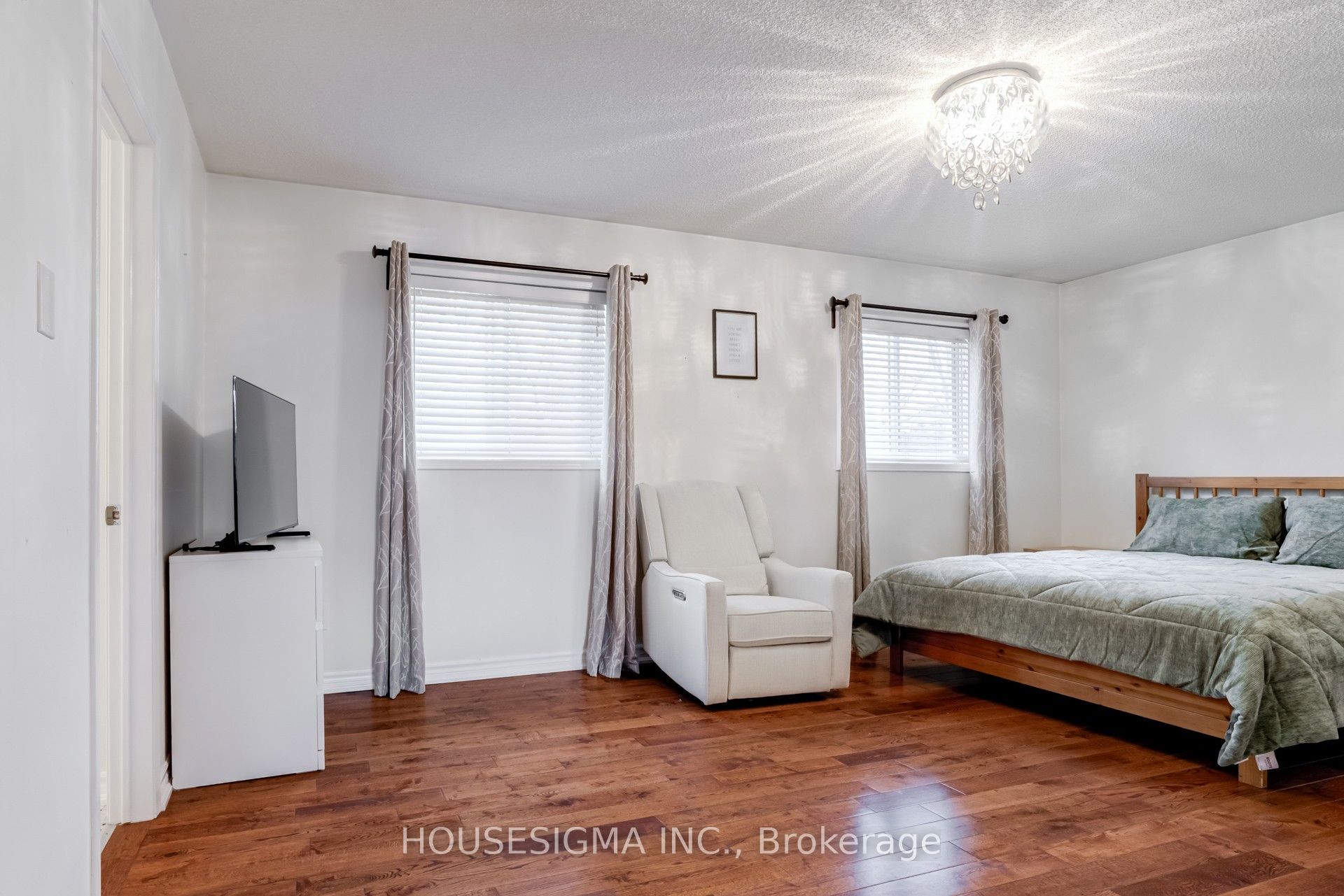 1475 Ravensmoor Crescent Property Photo 16