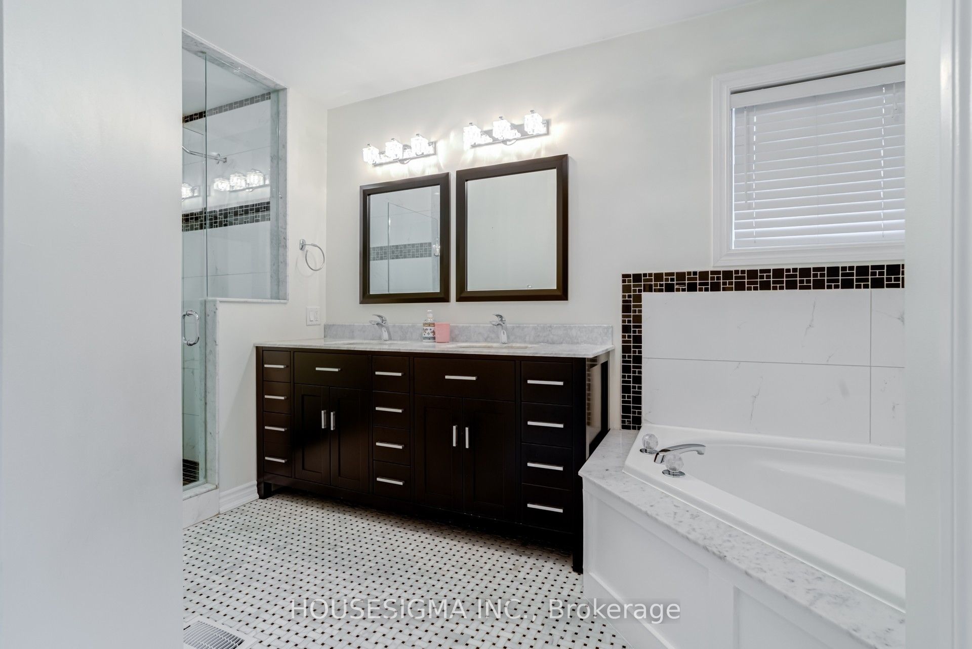 1475 Ravensmoor Crescent Property Photo 18
