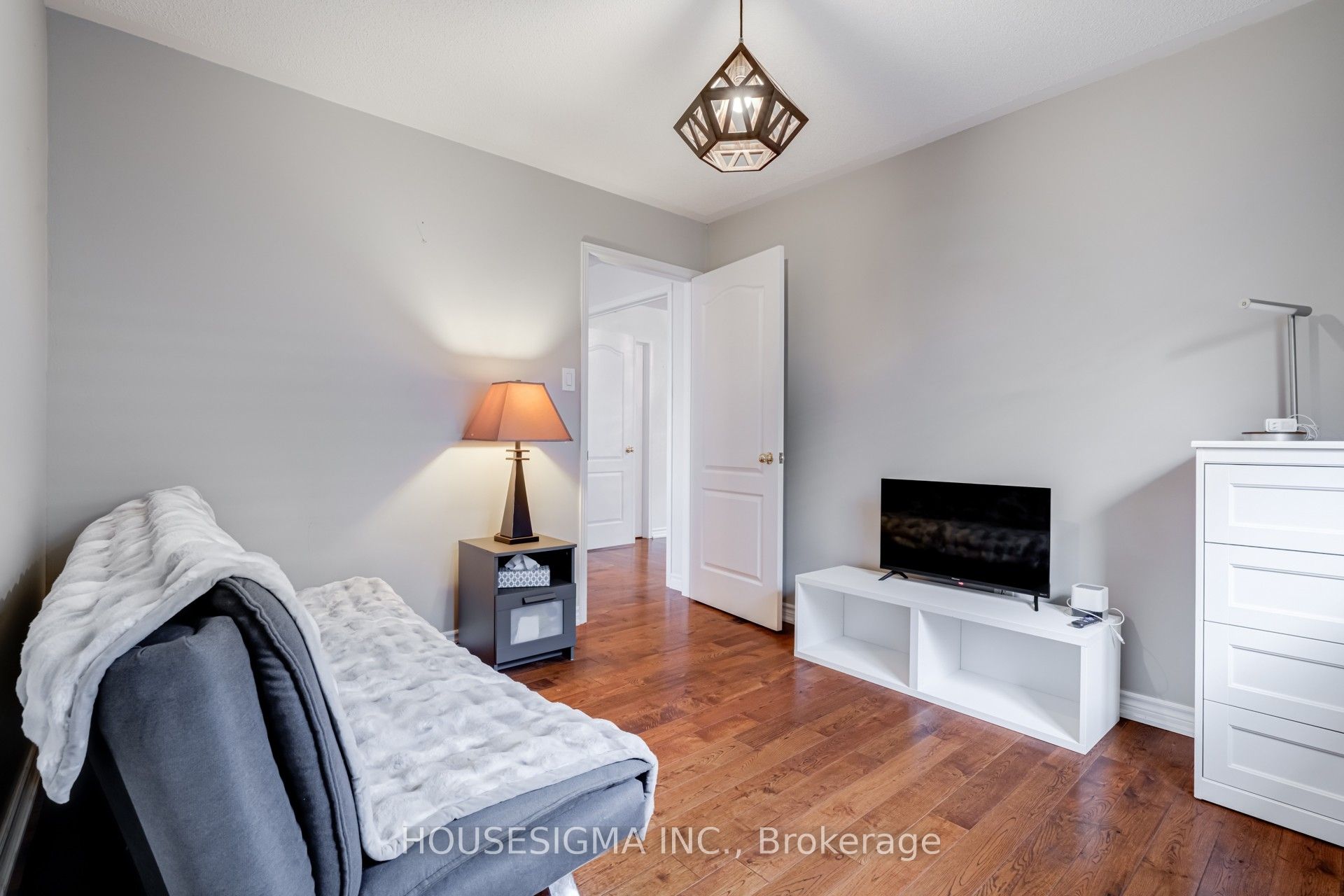 1475 Ravensmoor Crescent Property Photo 21