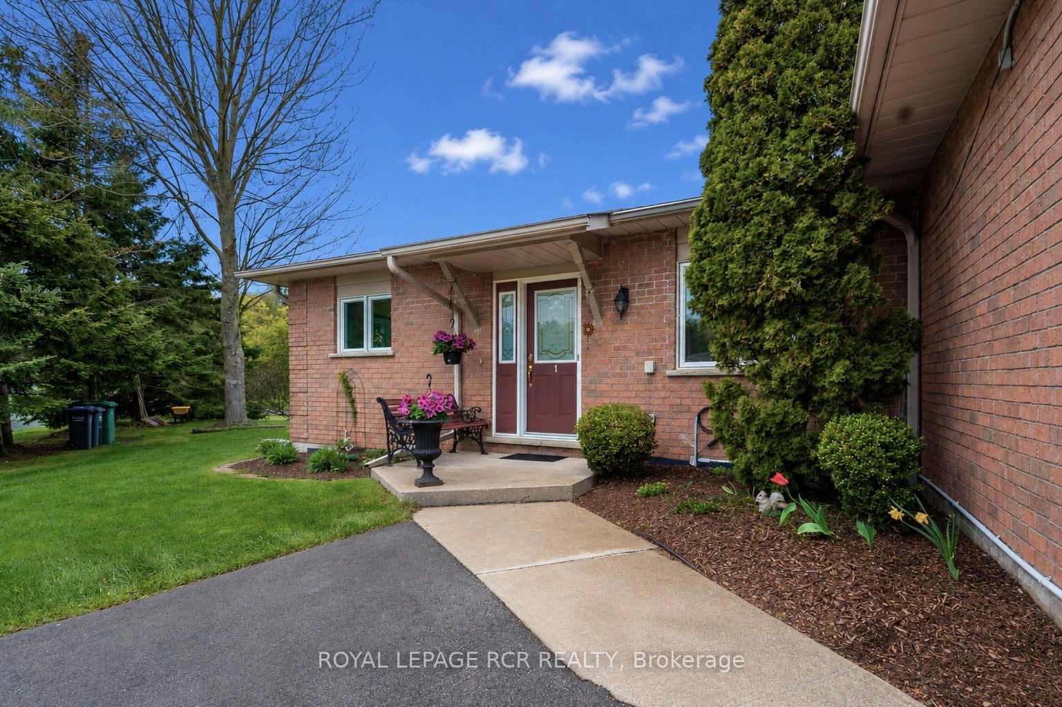 28 Reddington Drive 1 Property Photo 2