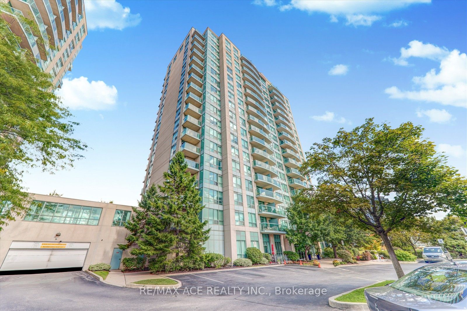 2545 Erin Centre Boulevard 1803 Property Photo 6