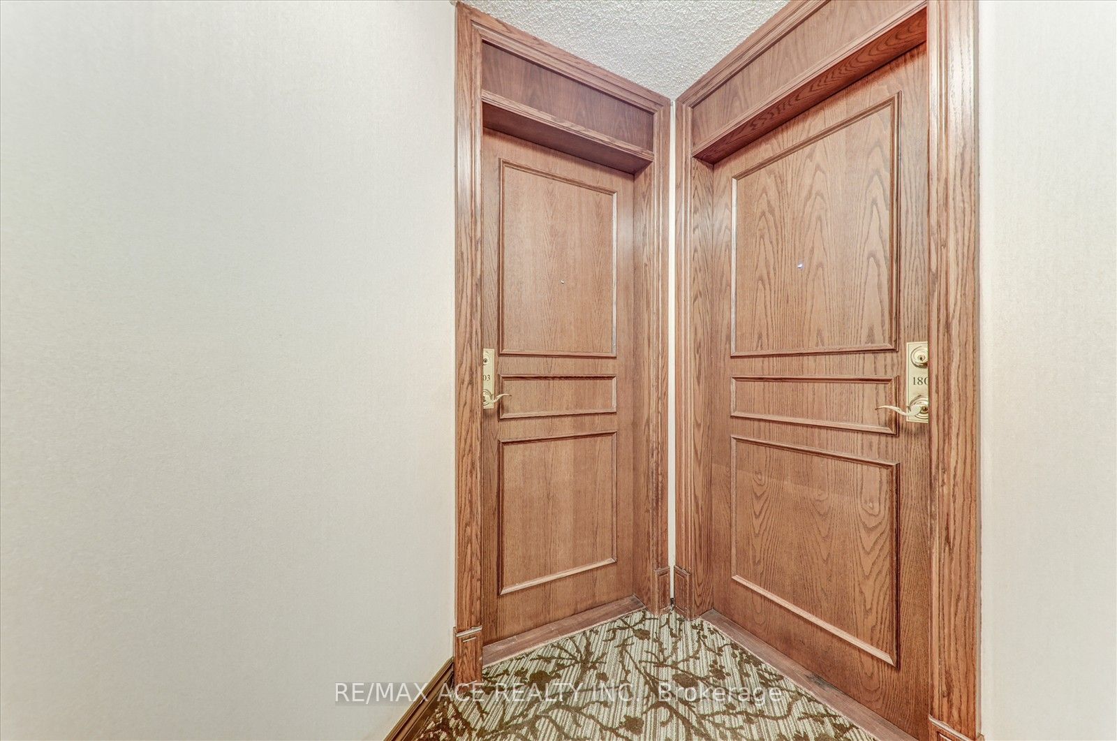 2545 Erin Centre Boulevard 1803 Property Photo 11