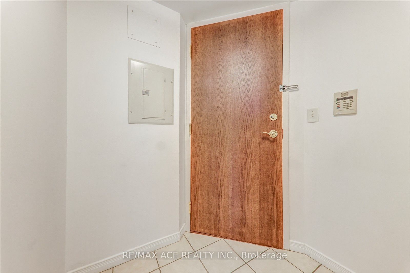 2545 Erin Centre Boulevard 1803 Property Photo 12