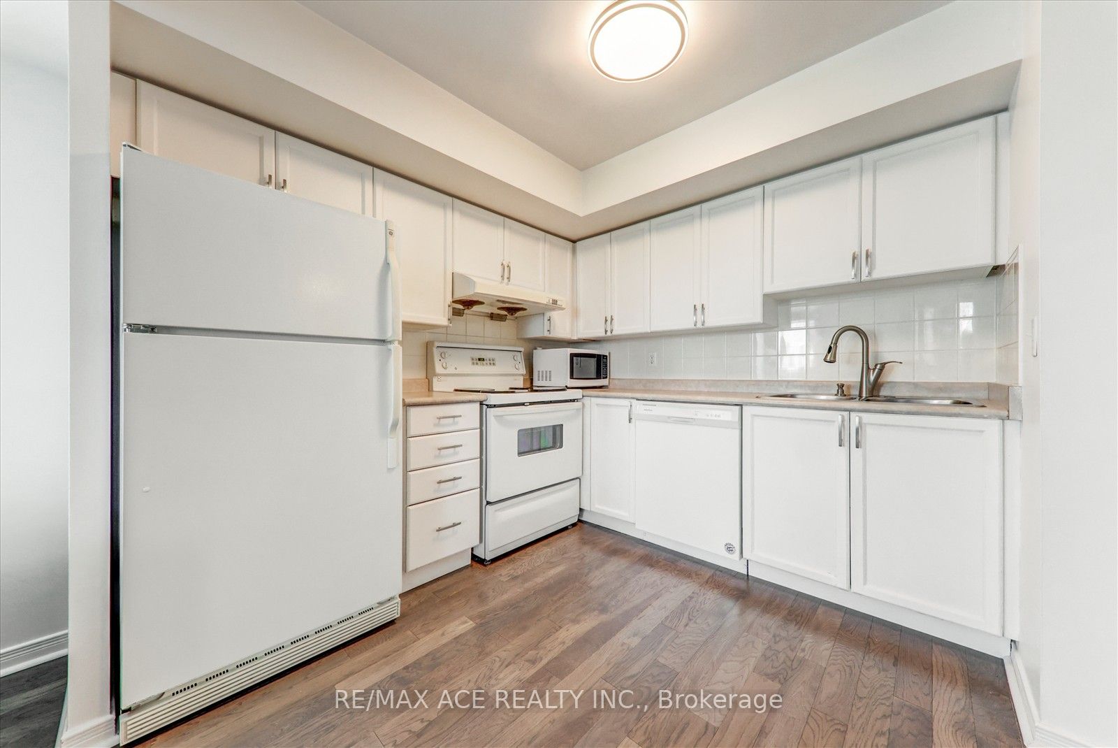 2545 Erin Centre Boulevard 1803 Property Photo 13